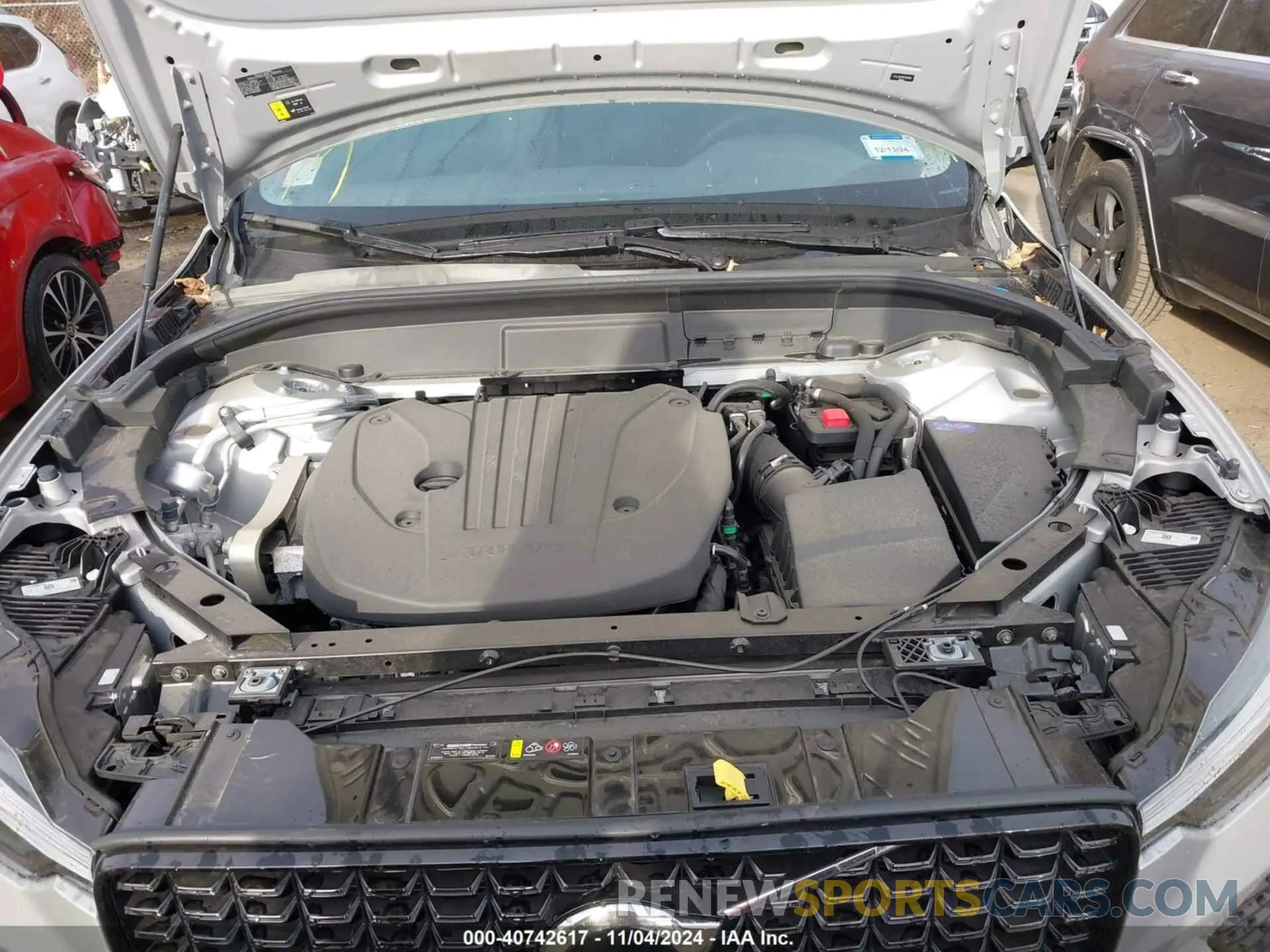 10 Photograph of a damaged car YV4L12RW6P1390908 VOLVO XC60 2023