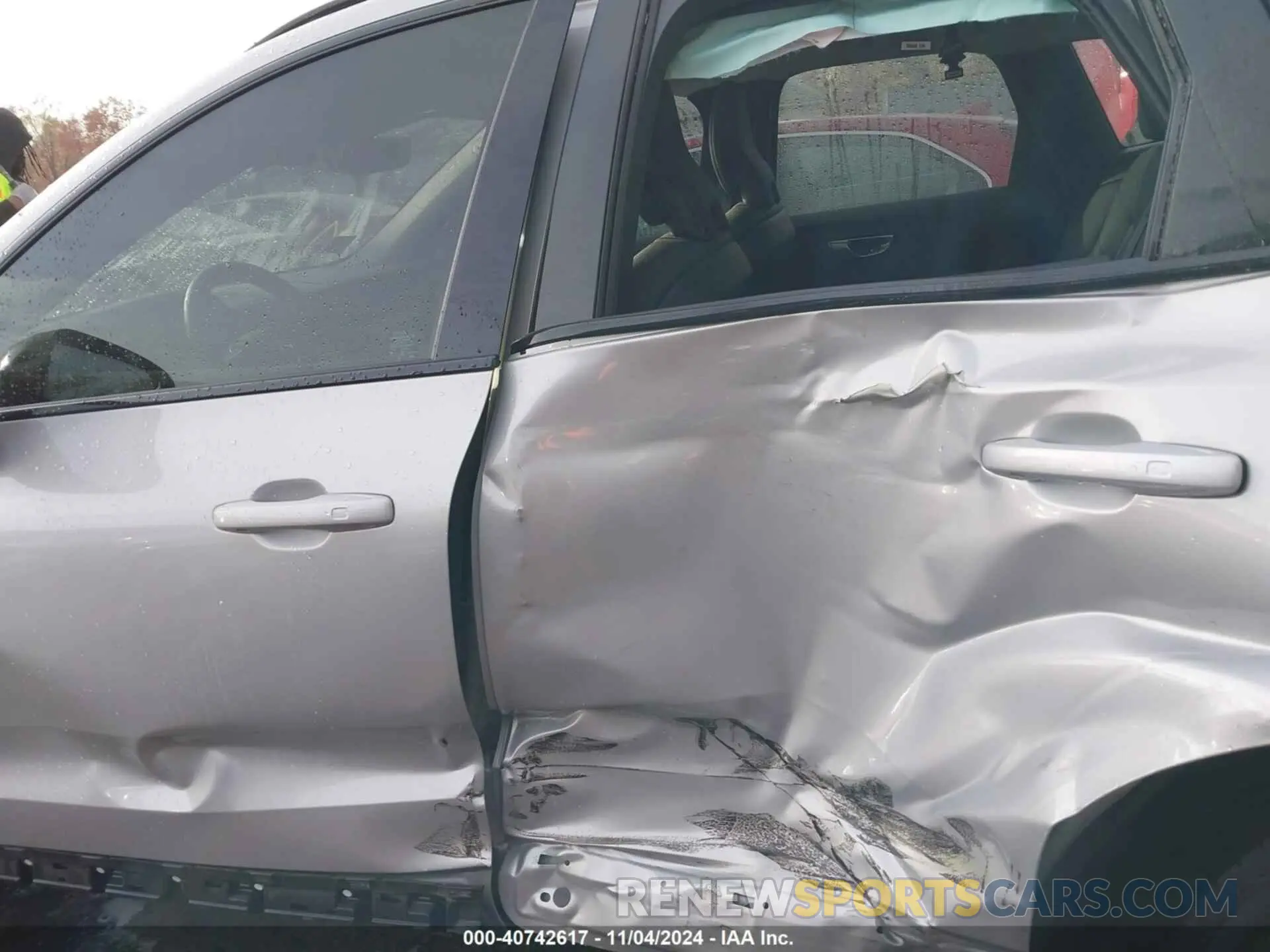 14 Photograph of a damaged car YV4L12RW6P1390908 VOLVO XC60 2023
