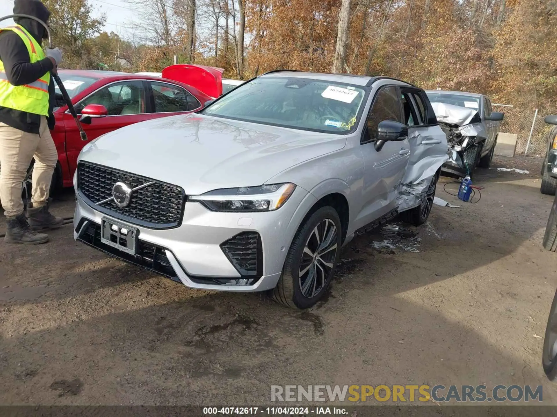 2 Photograph of a damaged car YV4L12RW6P1390908 VOLVO XC60 2023