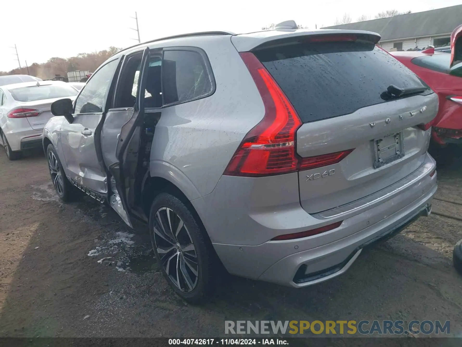 3 Photograph of a damaged car YV4L12RW6P1390908 VOLVO XC60 2023