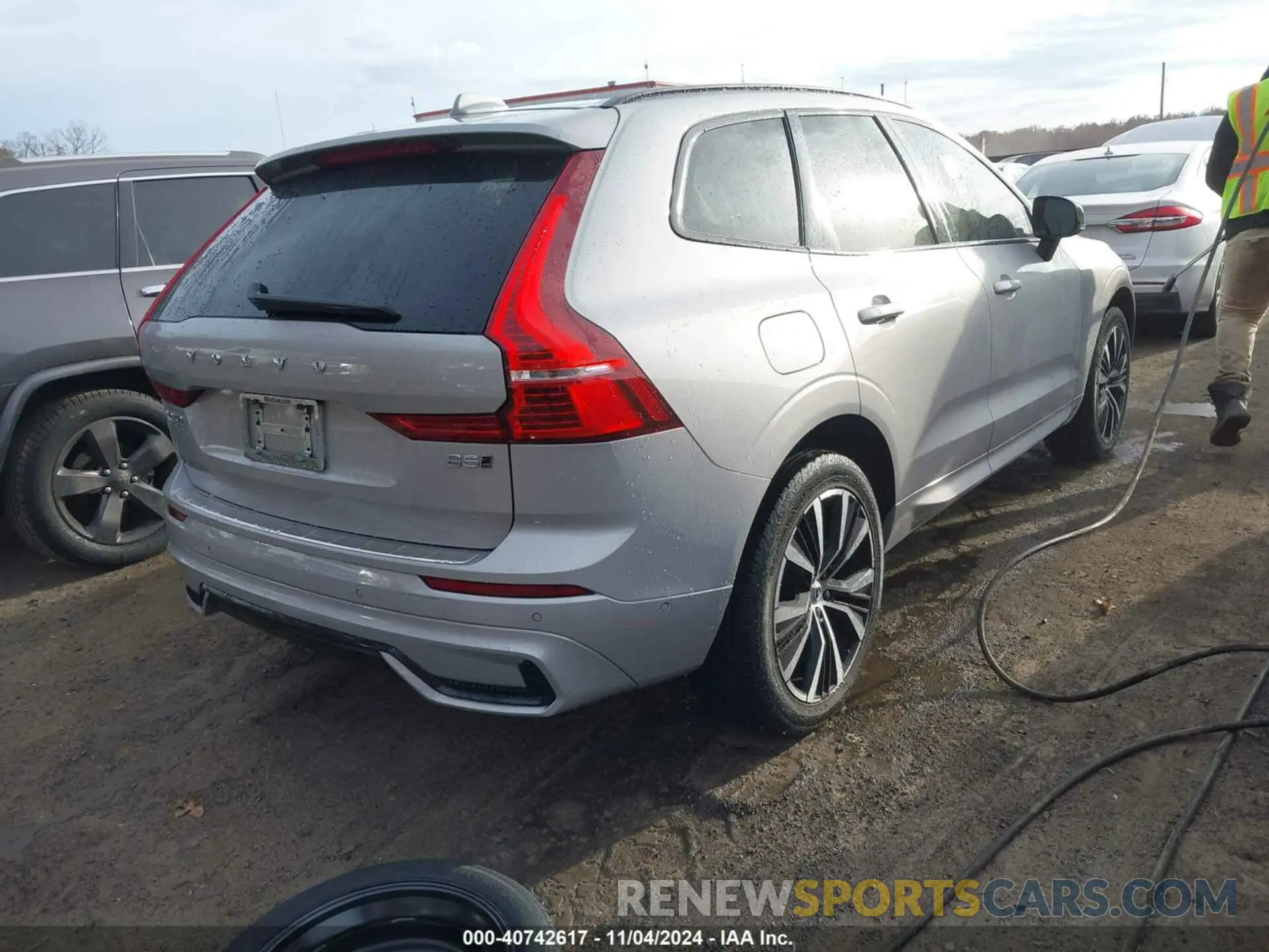 4 Photograph of a damaged car YV4L12RW6P1390908 VOLVO XC60 2023