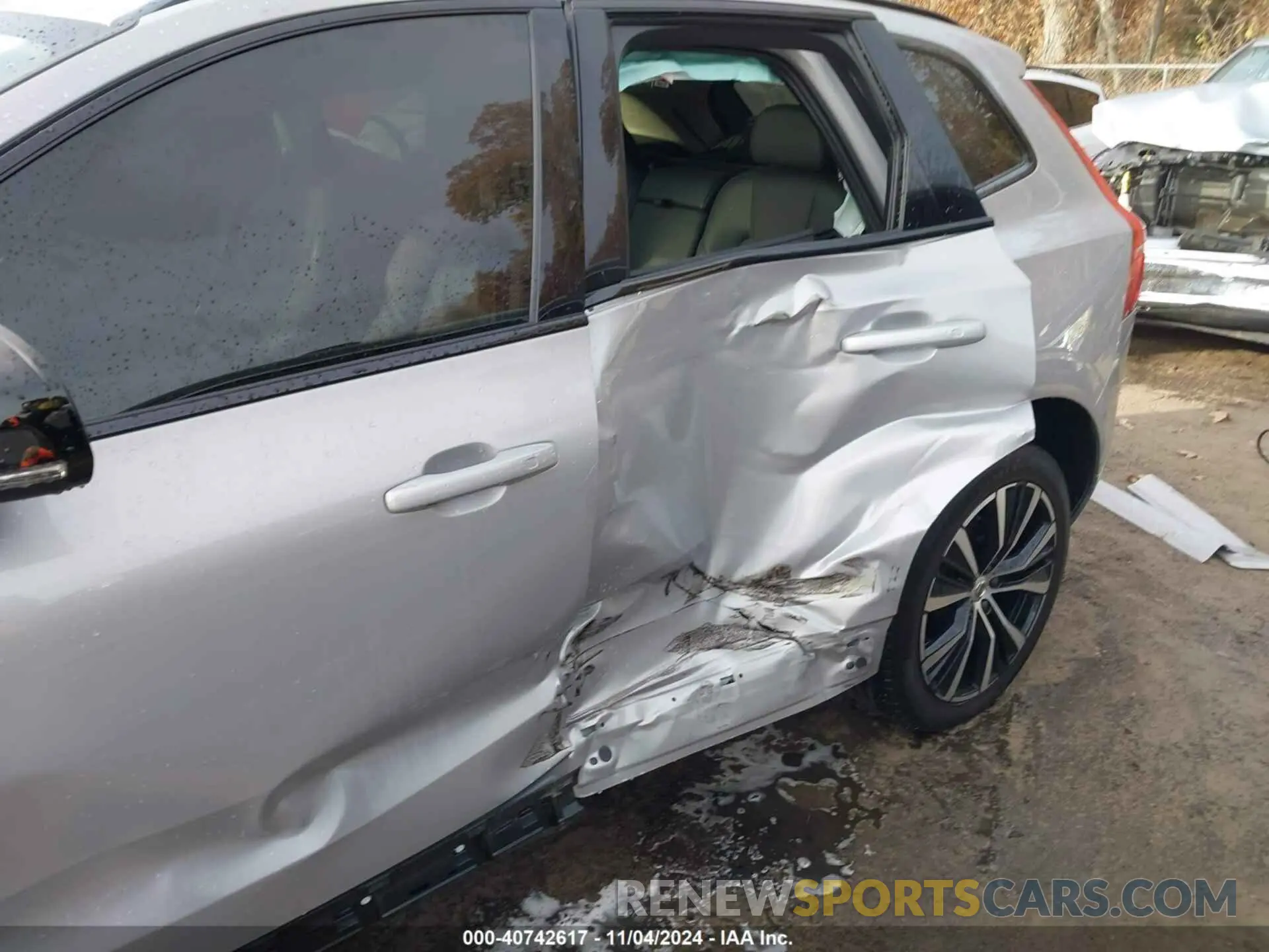 6 Photograph of a damaged car YV4L12RW6P1390908 VOLVO XC60 2023