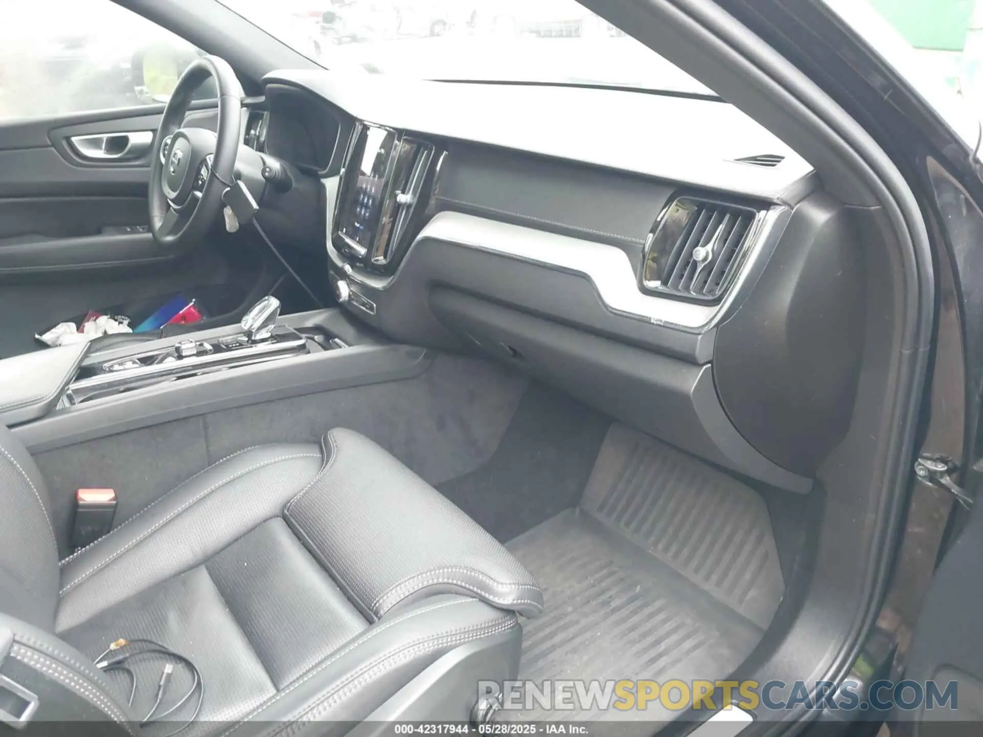 5 Photograph of a damaged car YV4L12RJ6R1871815 VOLVO XC60 2024