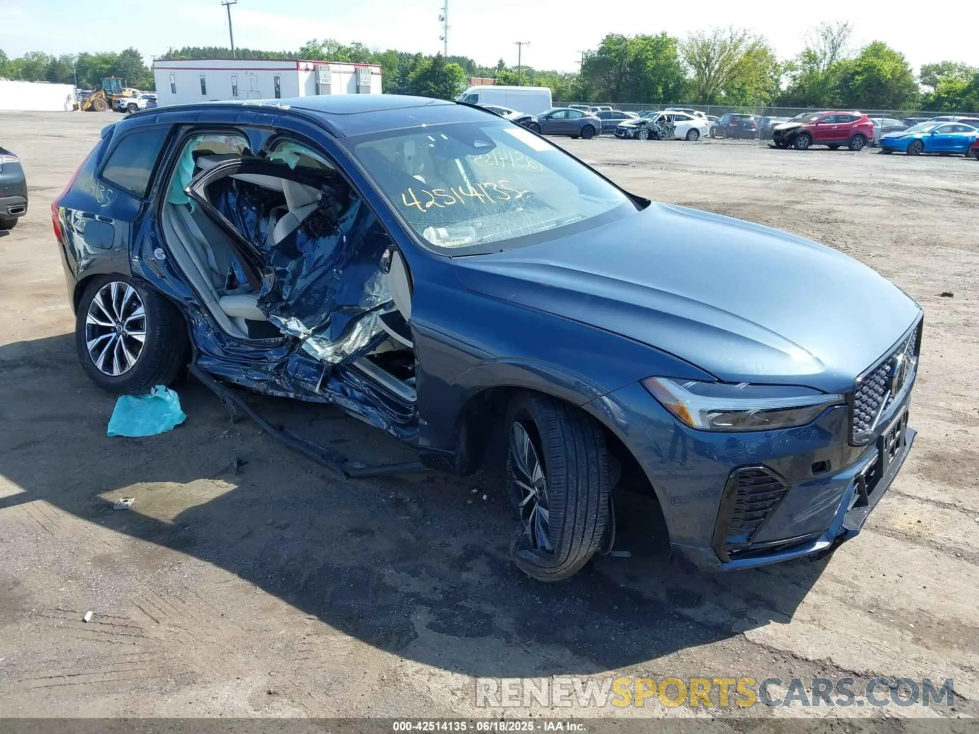 1 Фотография поврежденного автомобиля YV4L12RL2R1800516 VOLVO XC60 2024