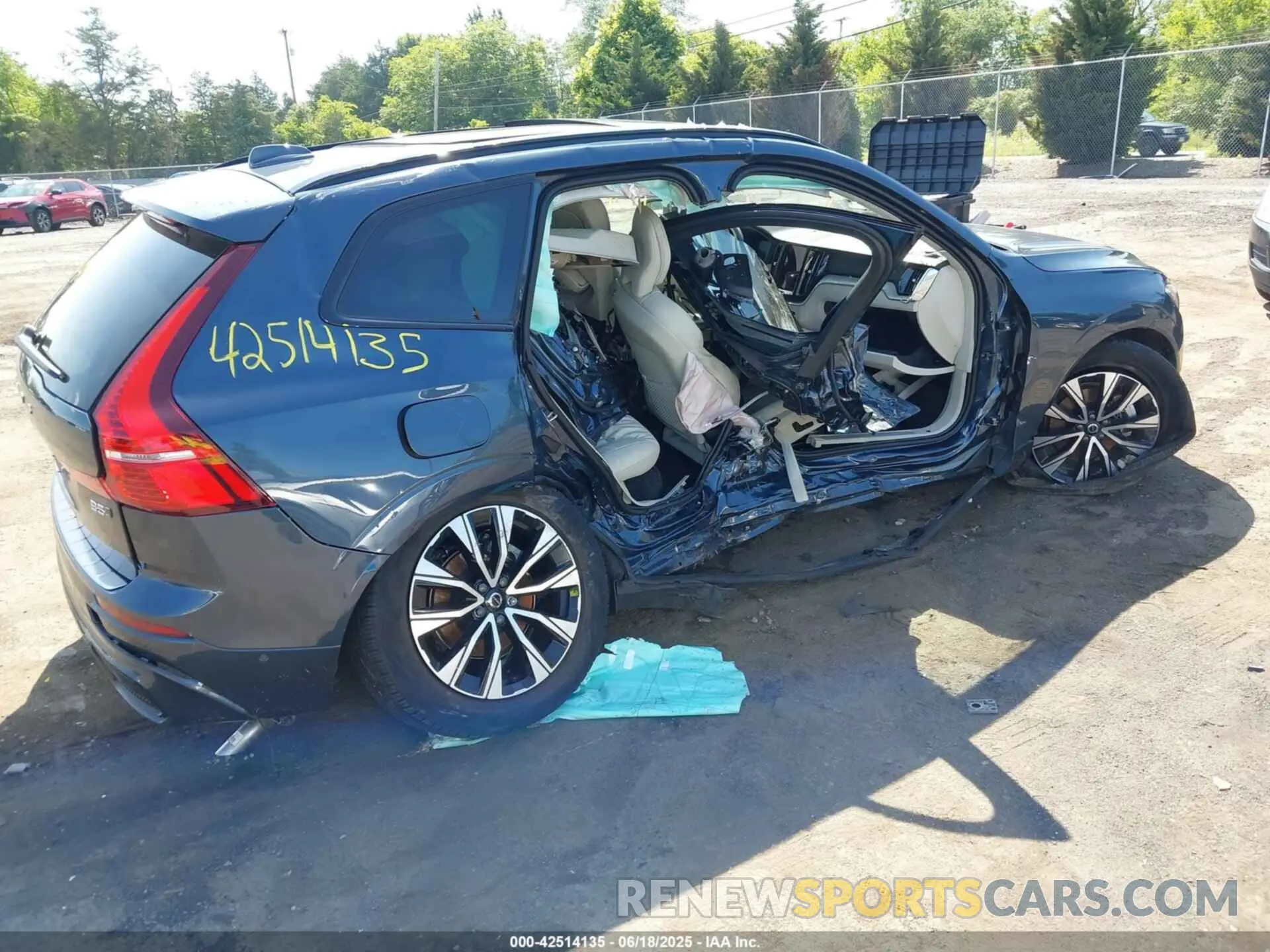 4 Фотография поврежденного автомобиля YV4L12RL2R1800516 VOLVO XC60 2024