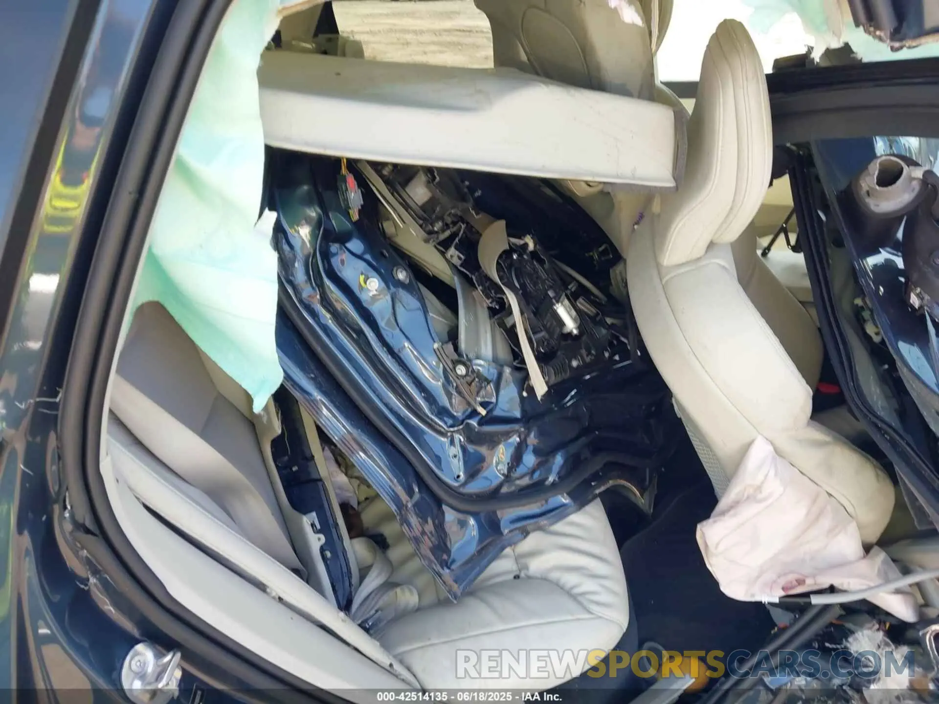 8 Фотография поврежденного автомобиля YV4L12RL2R1800516 VOLVO XC60 2024