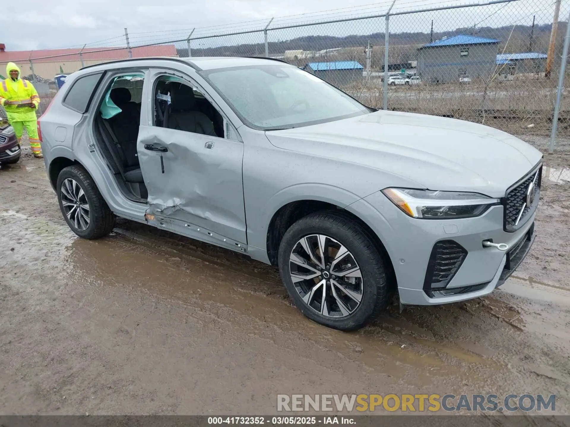 1 Photograph of a damaged car YV4L12RL3R1757157 VOLVO XC60 2024
