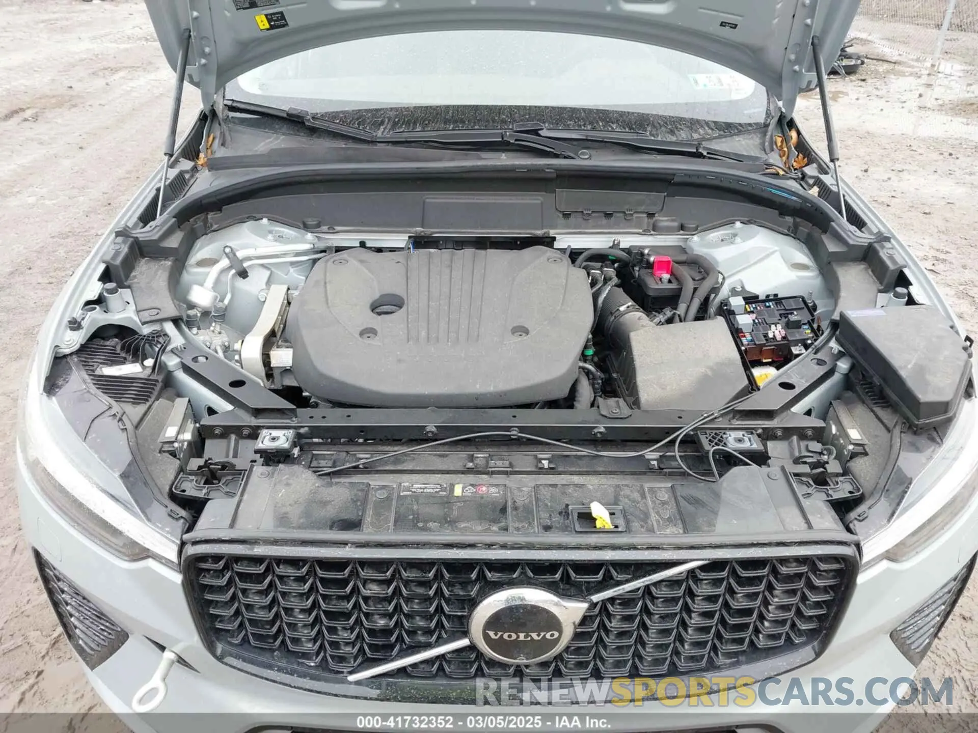 10 Photograph of a damaged car YV4L12RL3R1757157 VOLVO XC60 2024