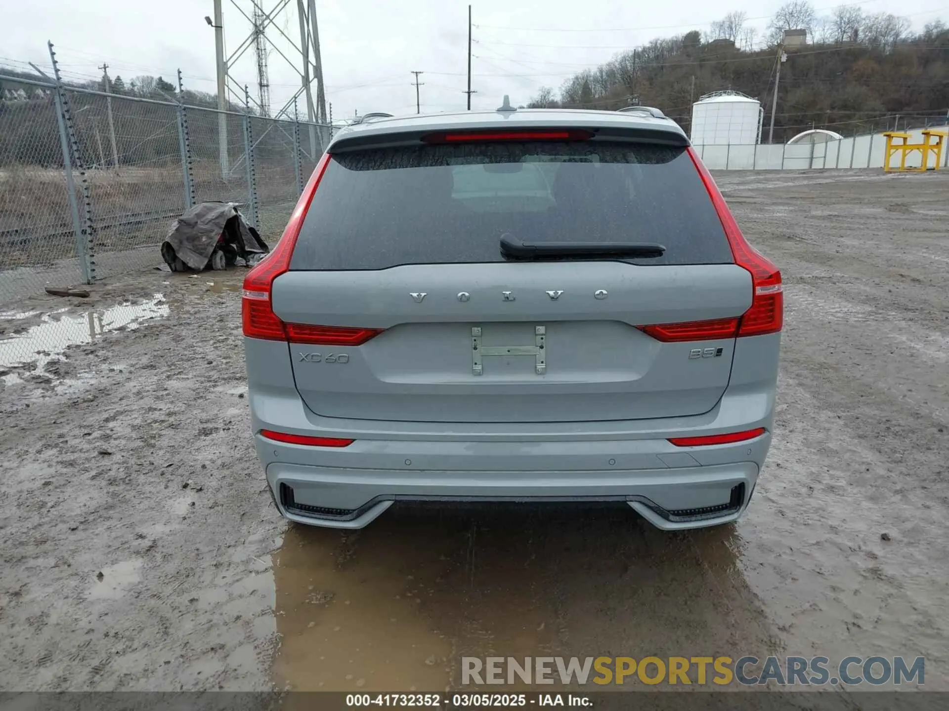 17 Photograph of a damaged car YV4L12RL3R1757157 VOLVO XC60 2024