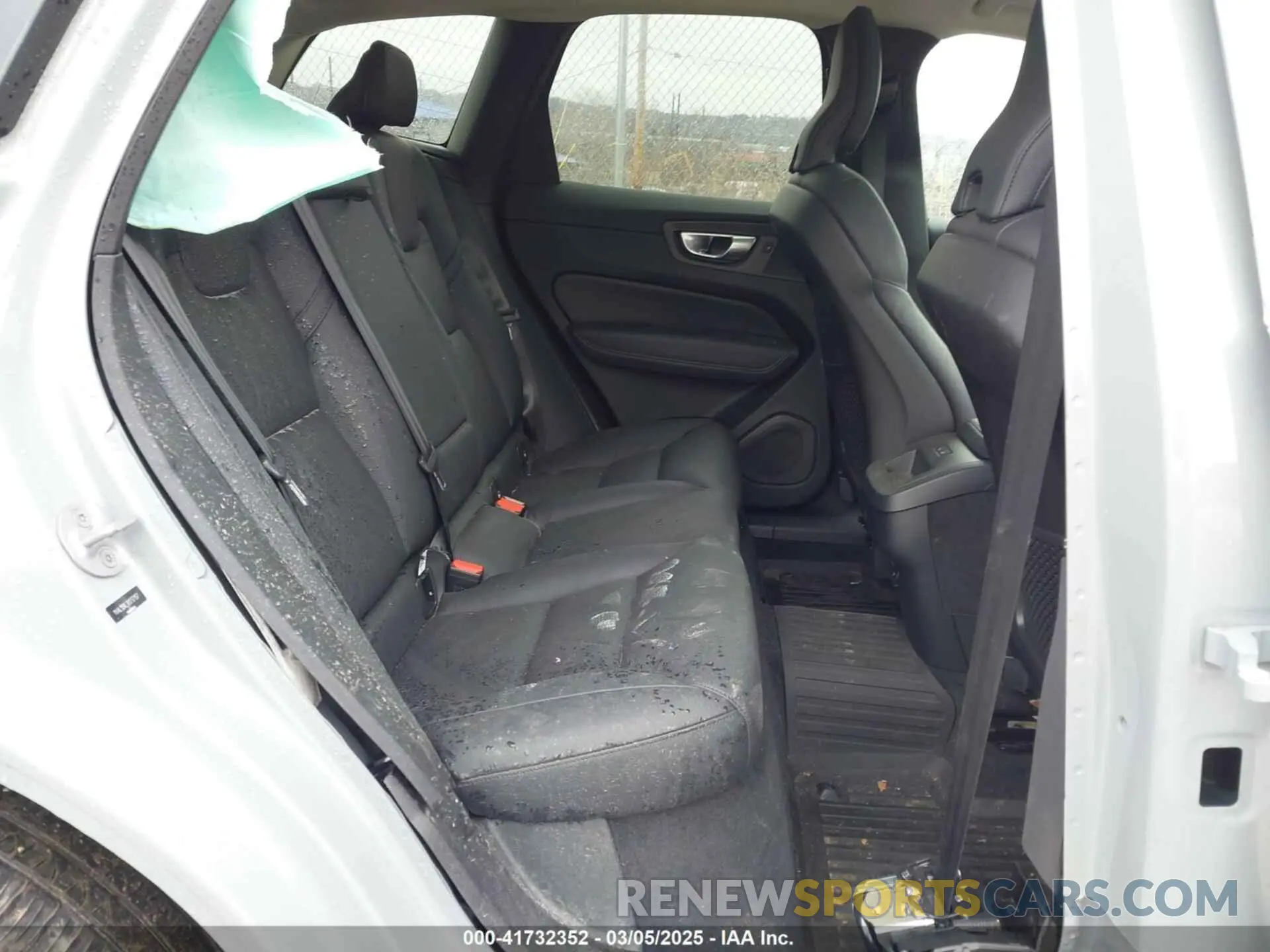 8 Photograph of a damaged car YV4L12RL3R1757157 VOLVO XC60 2024