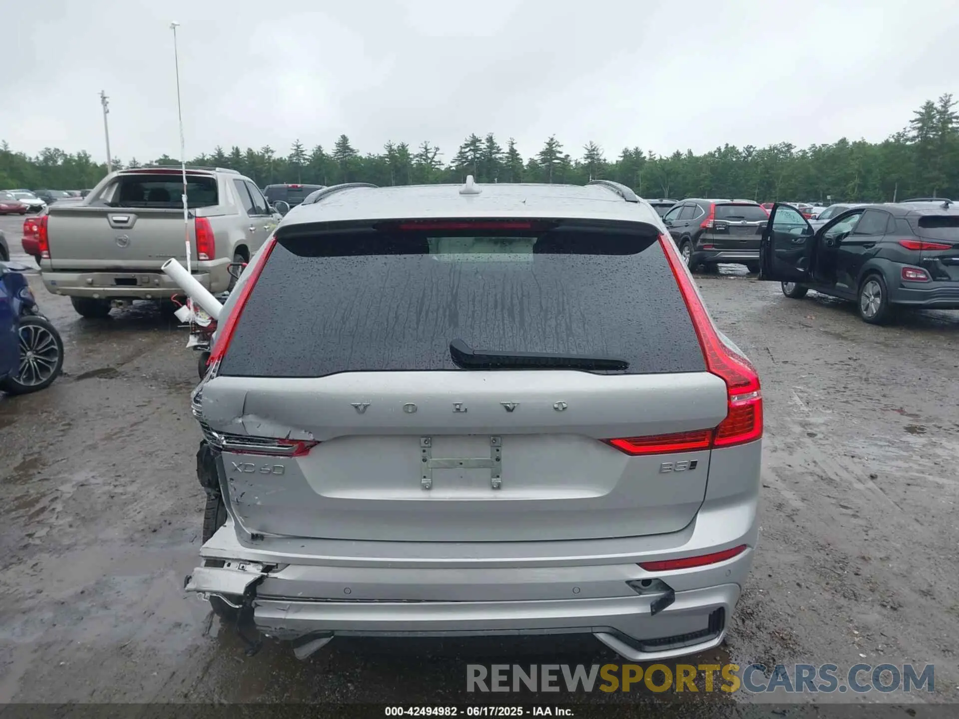 16 Photograph of a damaged car YV4L12RL4R1713474 VOLVO XC60 2024