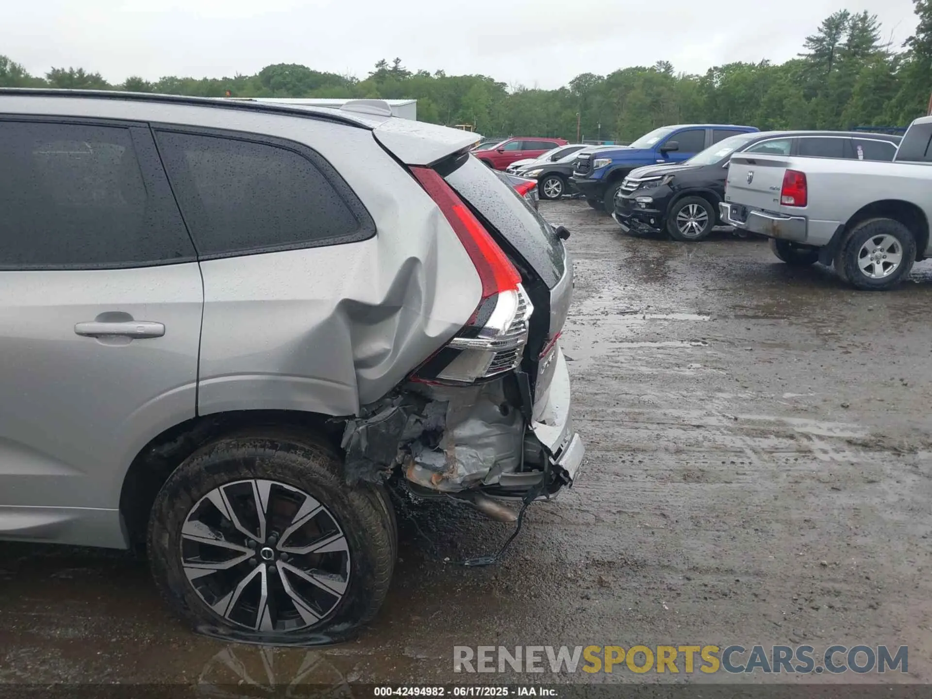 17 Photograph of a damaged car YV4L12RL4R1713474 VOLVO XC60 2024