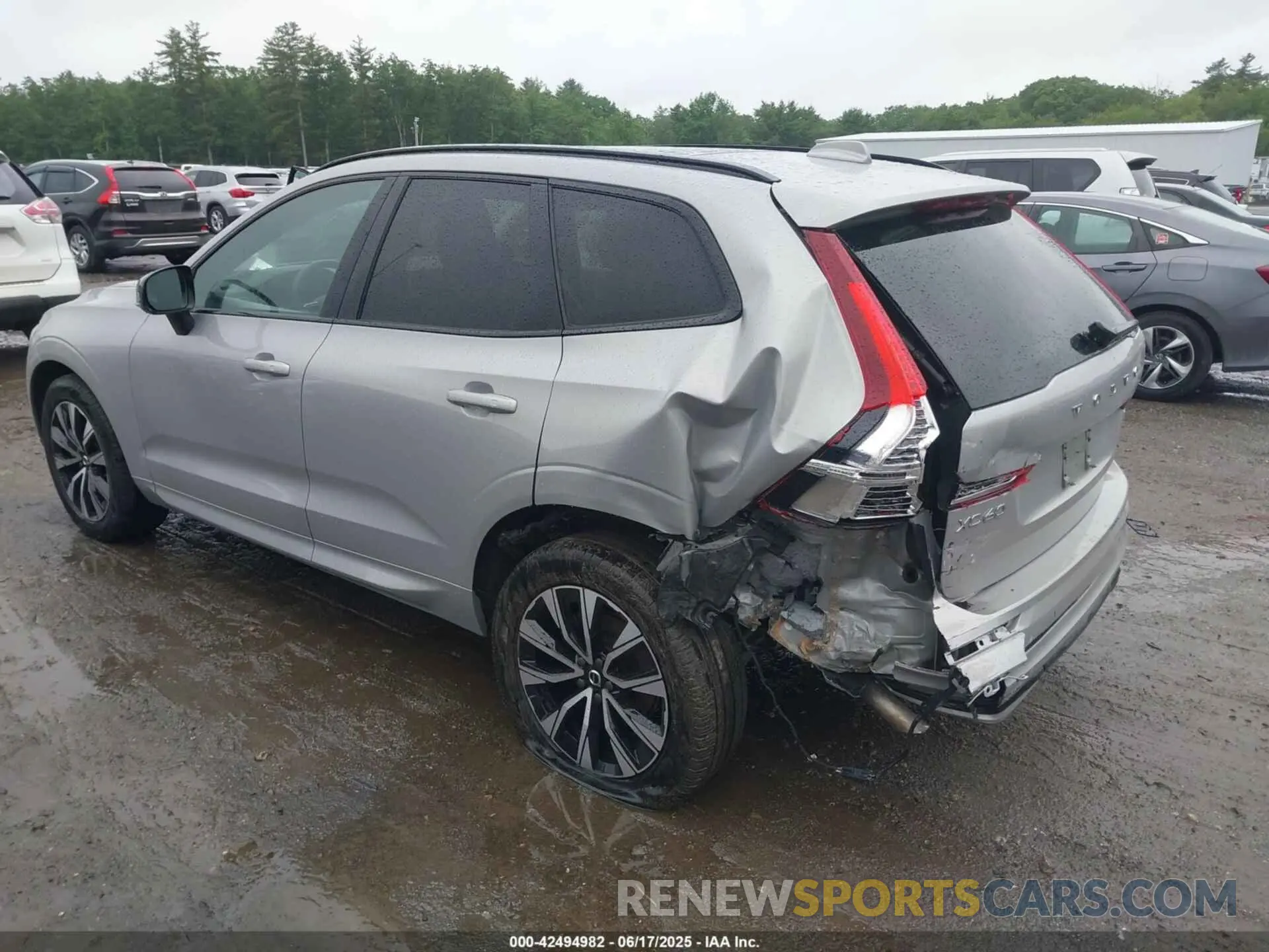 3 Photograph of a damaged car YV4L12RL4R1713474 VOLVO XC60 2024