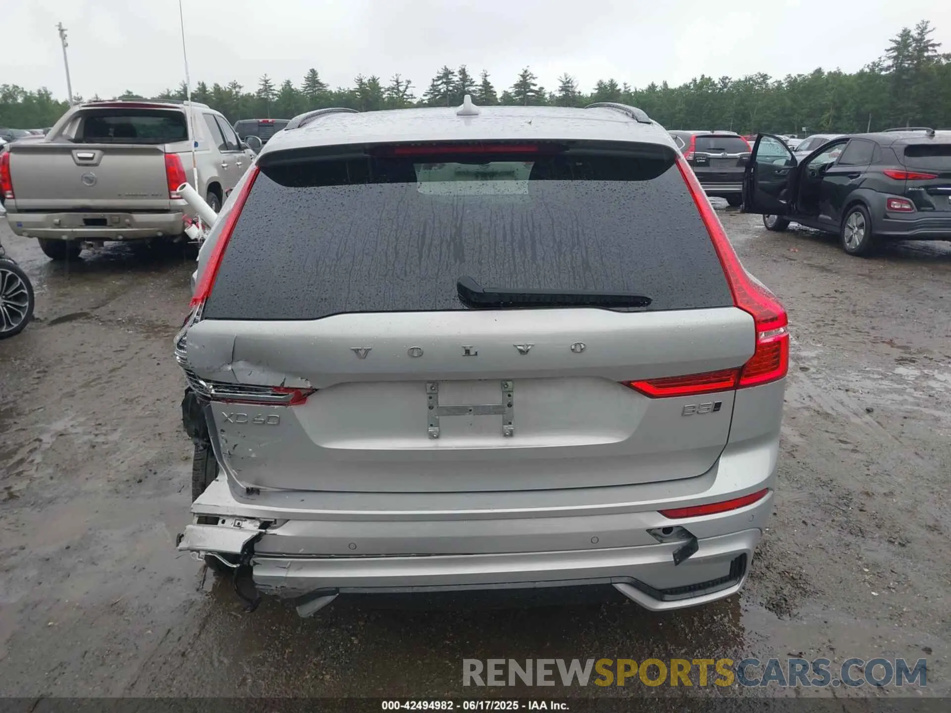 6 Photograph of a damaged car YV4L12RL4R1713474 VOLVO XC60 2024