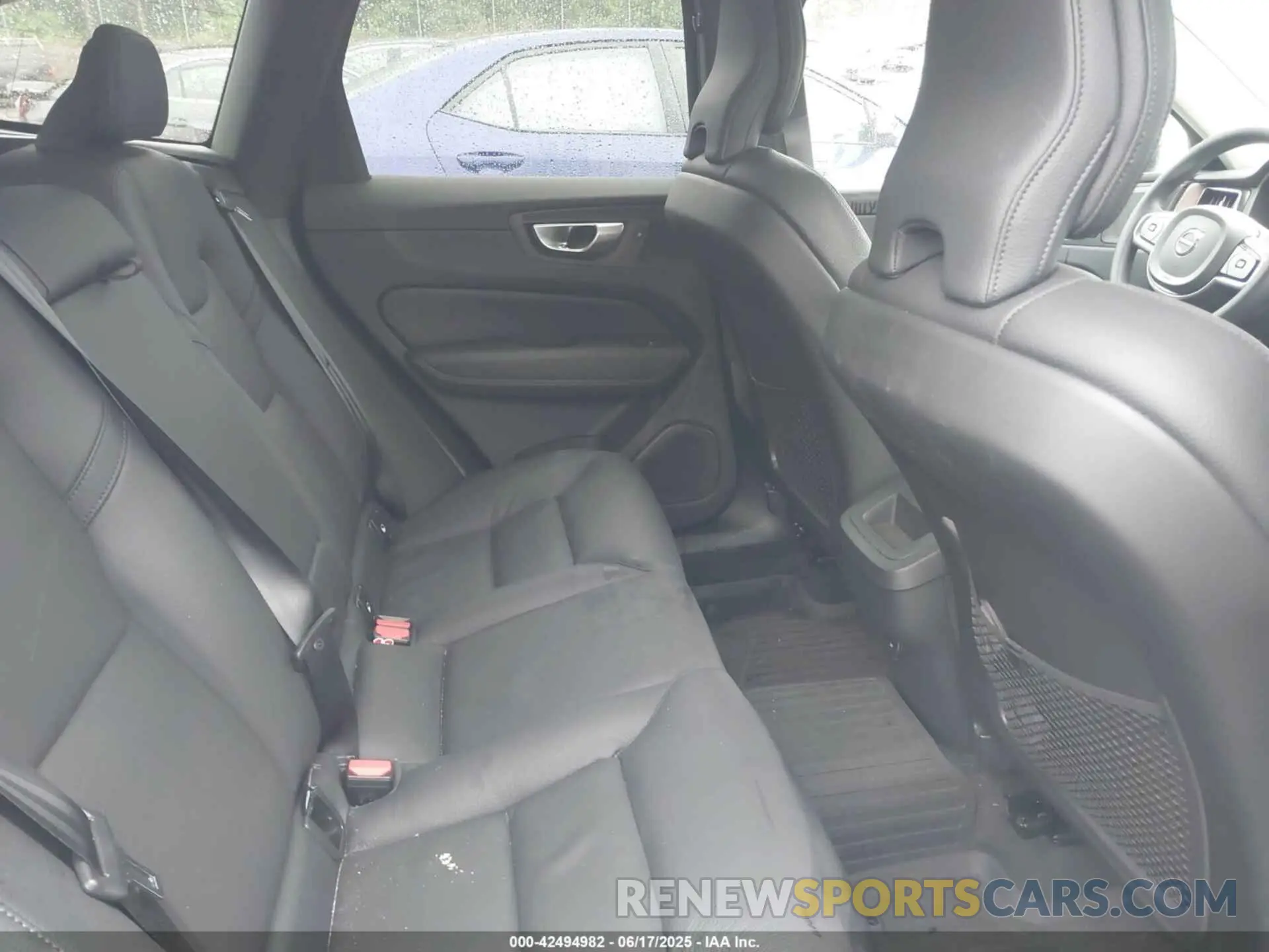 8 Photograph of a damaged car YV4L12RL4R1713474 VOLVO XC60 2024
