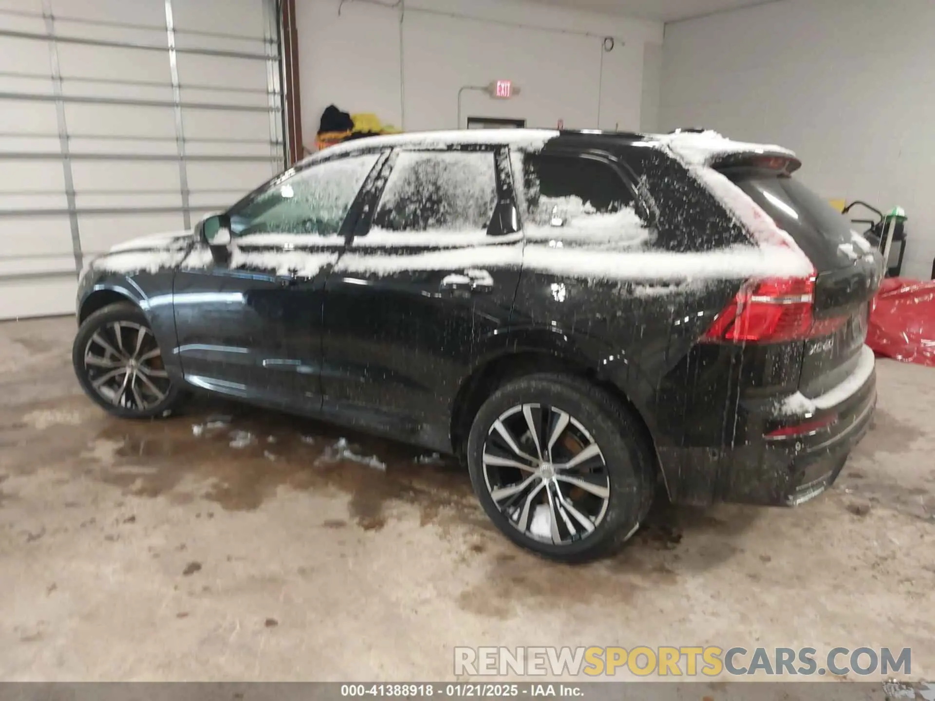 3 Photograph of a damaged car YV4L12RL8R1823184 VOLVO XC60 2024