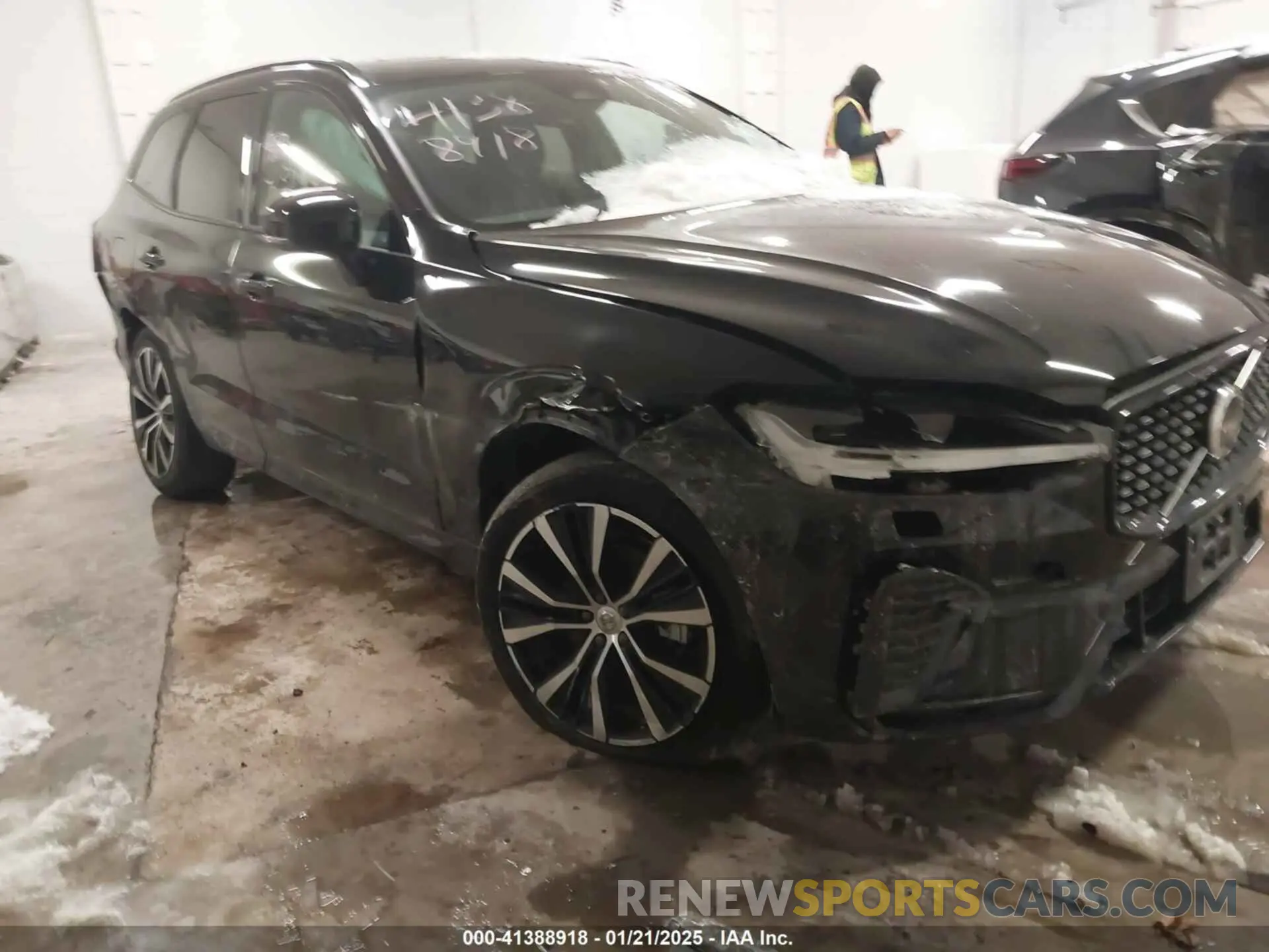6 Photograph of a damaged car YV4L12RL8R1823184 VOLVO XC60 2024