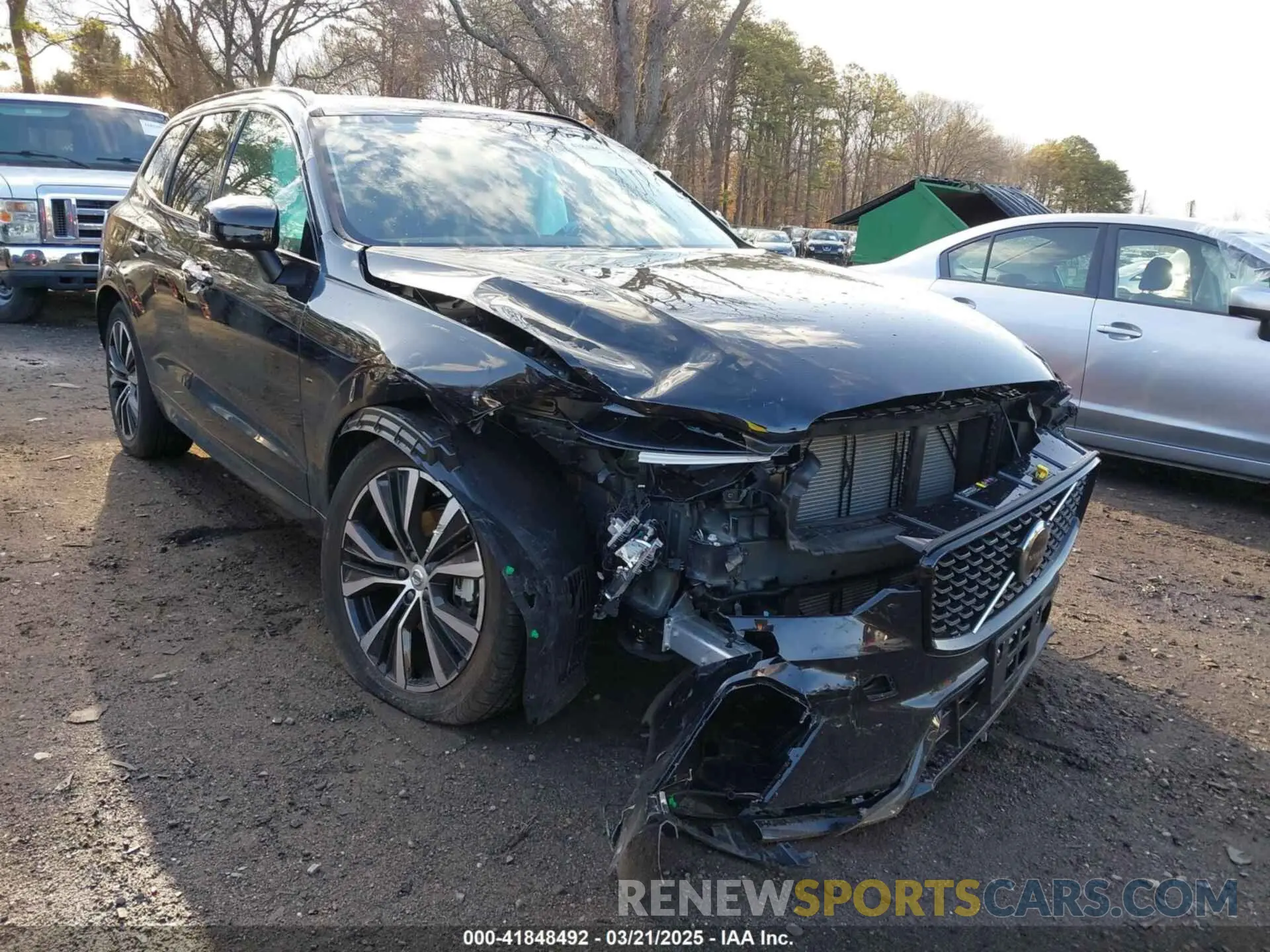 1 Фотография поврежденного автомобиля YV4M12RC0S1017821 VOLVO XC60 2025