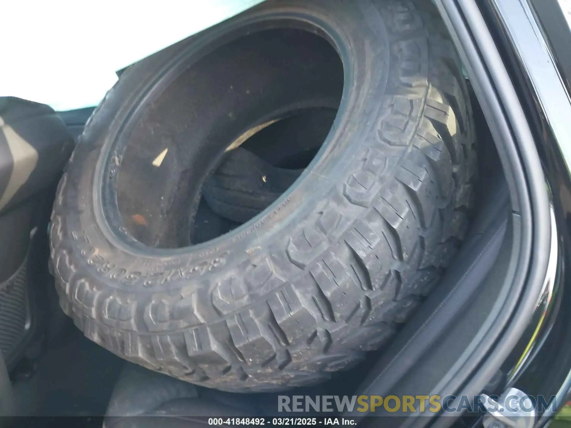 8 Фотография поврежденного автомобиля YV4M12RC0S1017821 VOLVO XC60 2025