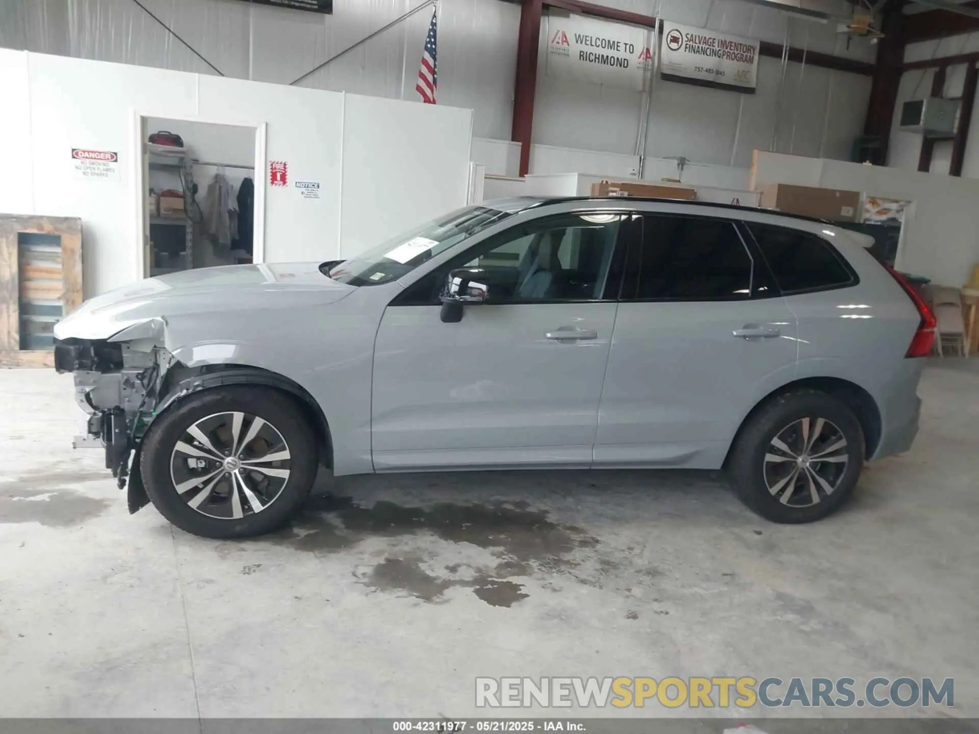 14 Photograph of a damaged car YV4M12RJ5S1012032 VOLVO XC60 2025