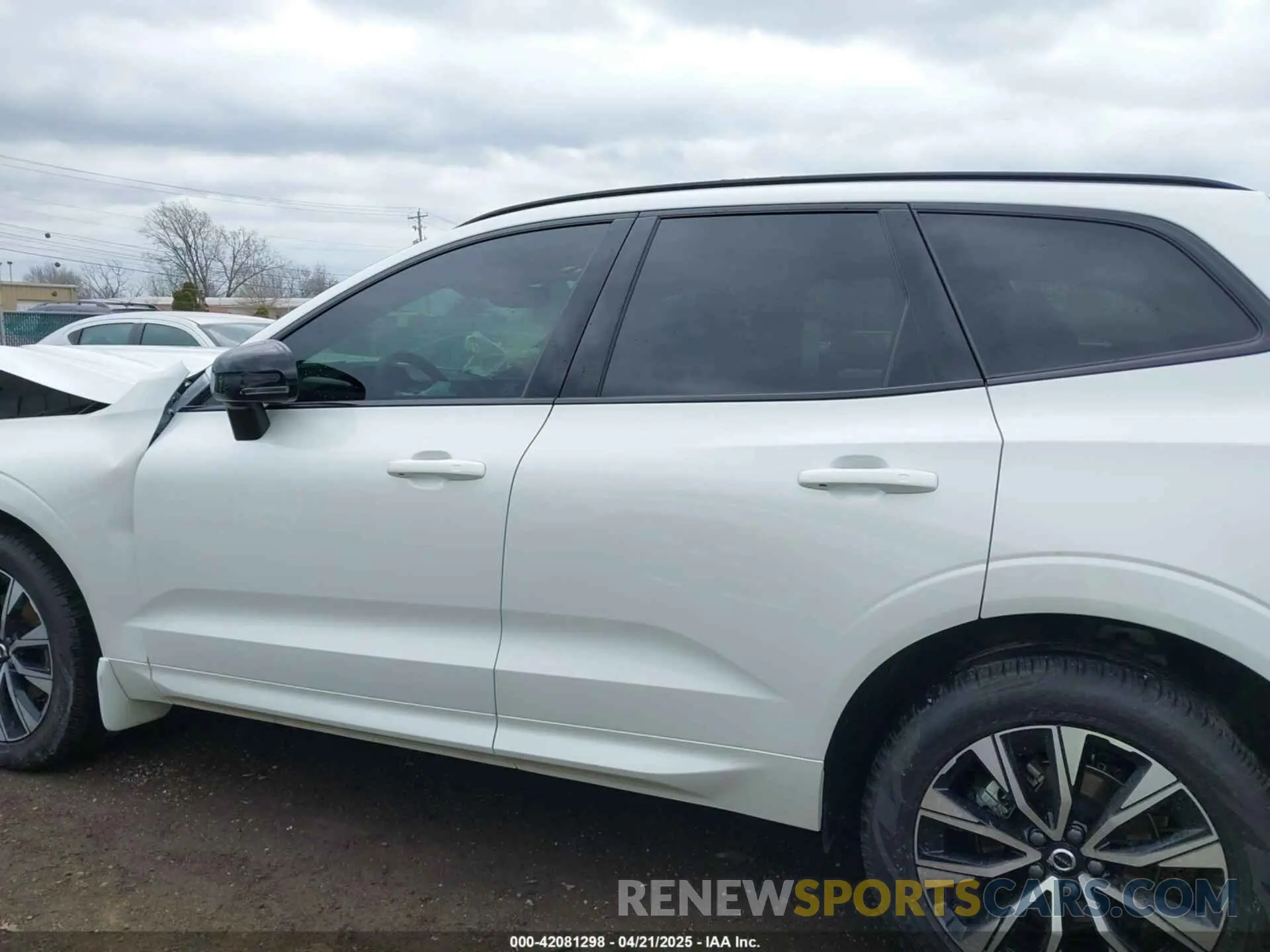 14 Фотография поврежденного автомобиля YV4M12RJ8S1002840 VOLVO XC60 2025