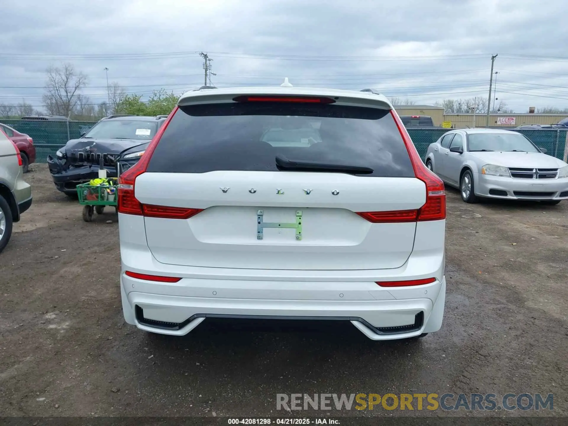 16 Фотография поврежденного автомобиля YV4M12RJ8S1002840 VOLVO XC60 2025