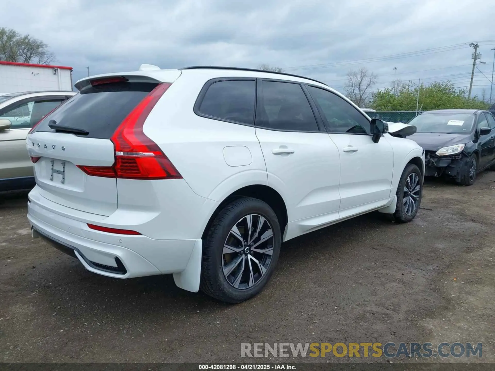 4 Фотография поврежденного автомобиля YV4M12RJ8S1002840 VOLVO XC60 2025