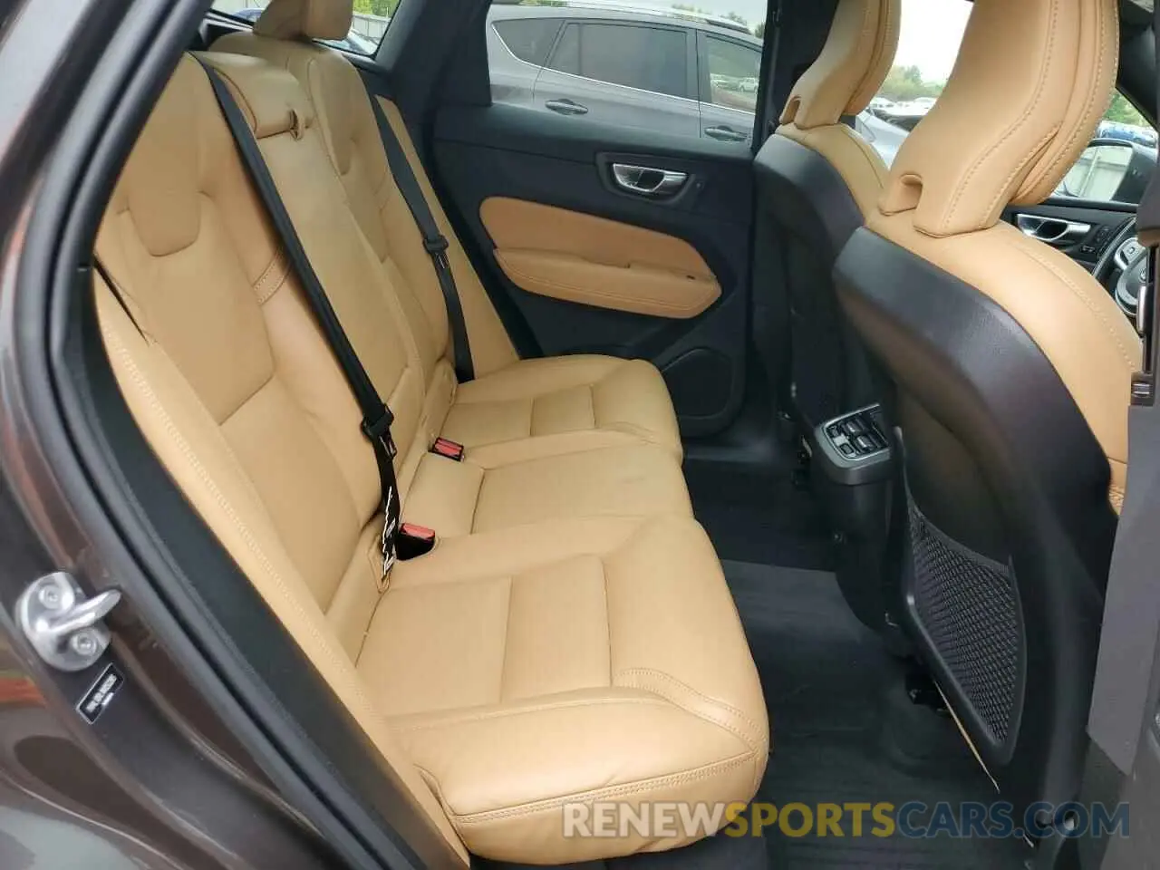 11 Photograph of a damaged car YV4L12RL1N1052285 VOLVO XC60 B5 IN 2022