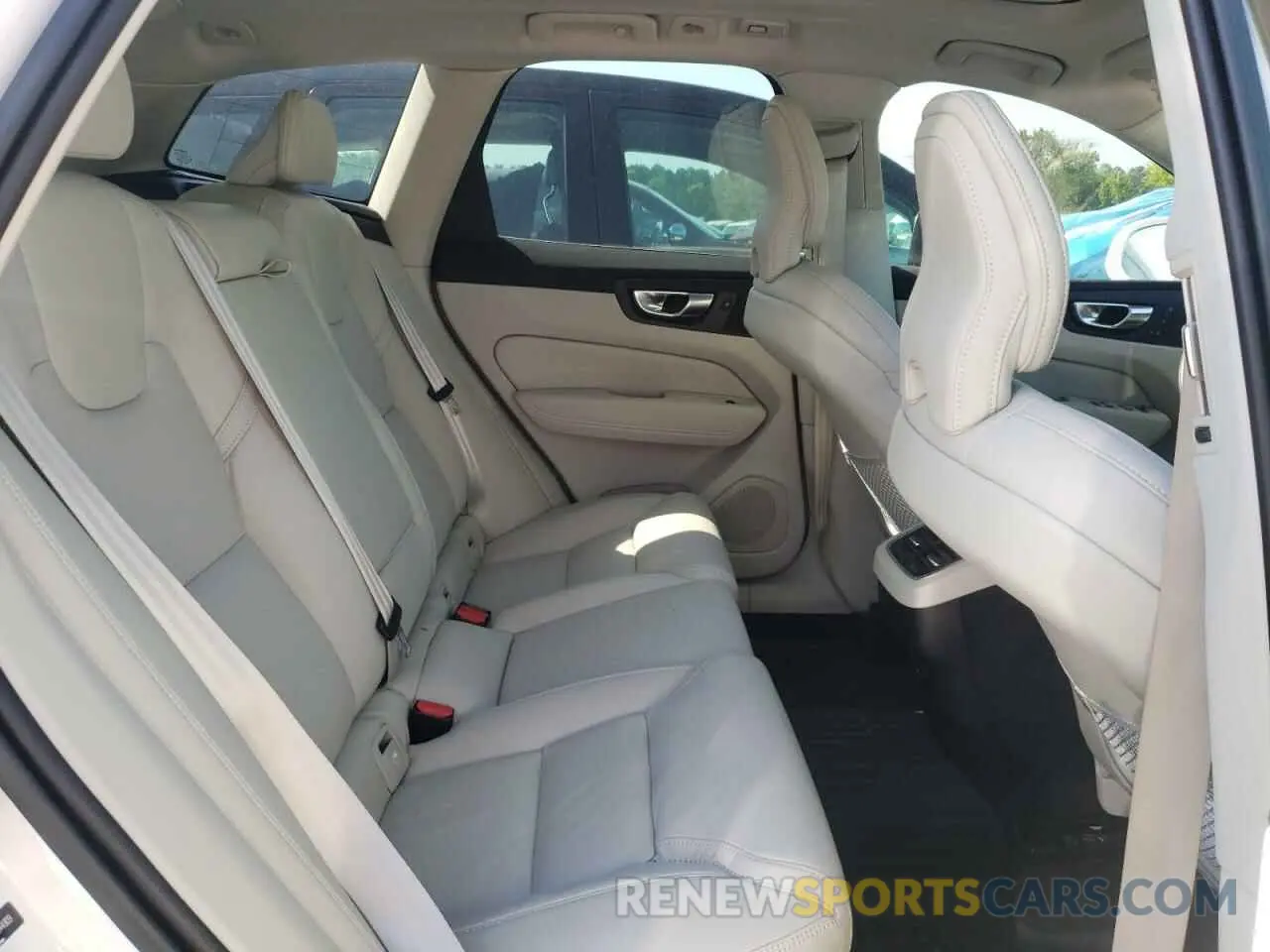 10 Фотография поврежденного автомобиля YV4L12RL6N1044909 VOLVO XC60 B5 IN 2022
