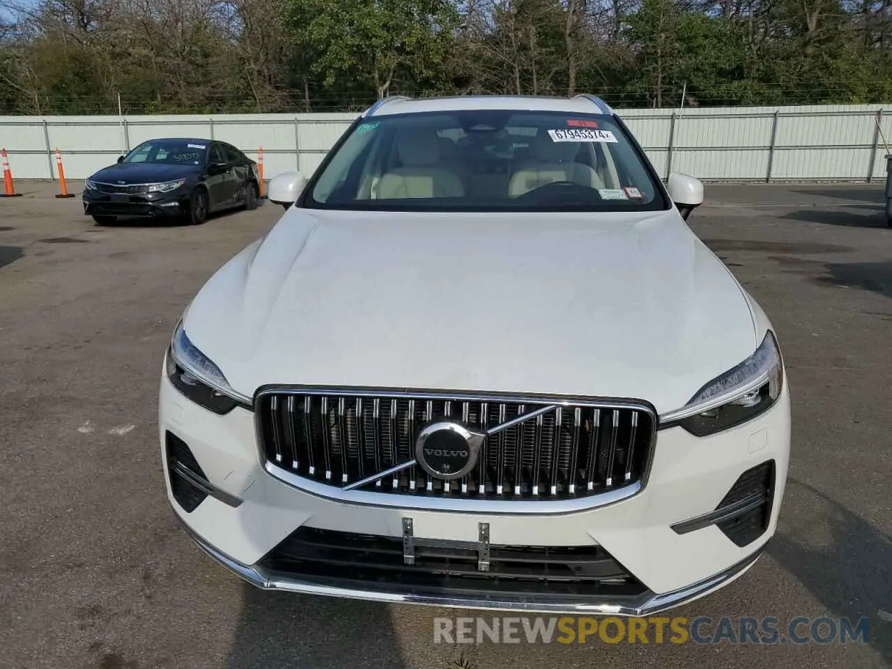 5 Photograph of a damaged car YV4L12RL7N1915865 VOLVO XC60 B5 IN 2022