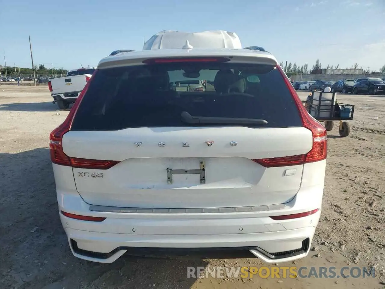 6 Photograph of a damaged car YV4H60DK5R1946421 VOLVO XC60 CORE 2024