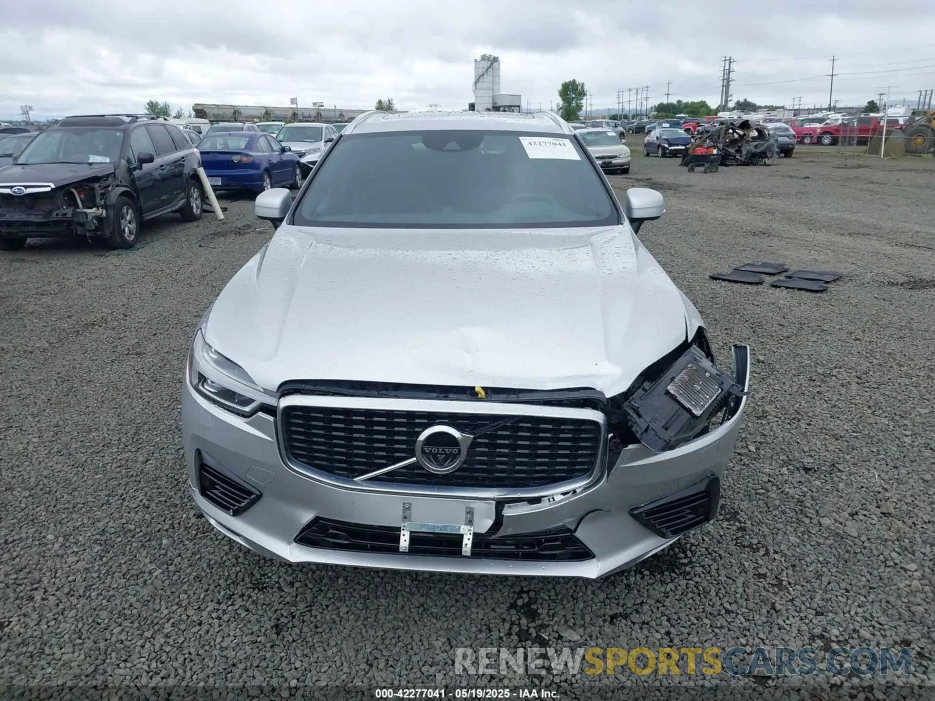 12 Photograph of a damaged car LYVBR0DMXKB238794 VOLVO XC60 HYBRID 2019