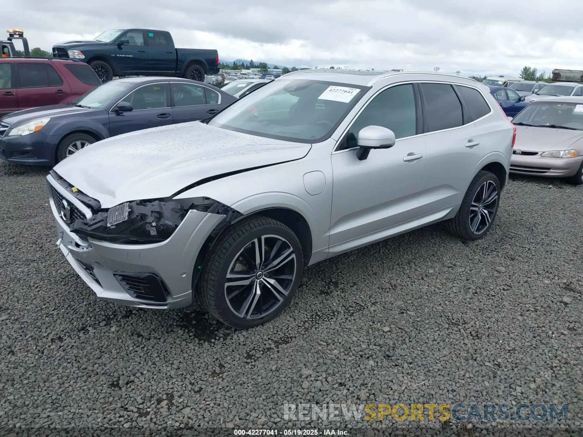 2 Photograph of a damaged car LYVBR0DMXKB238794 VOLVO XC60 HYBRID 2019