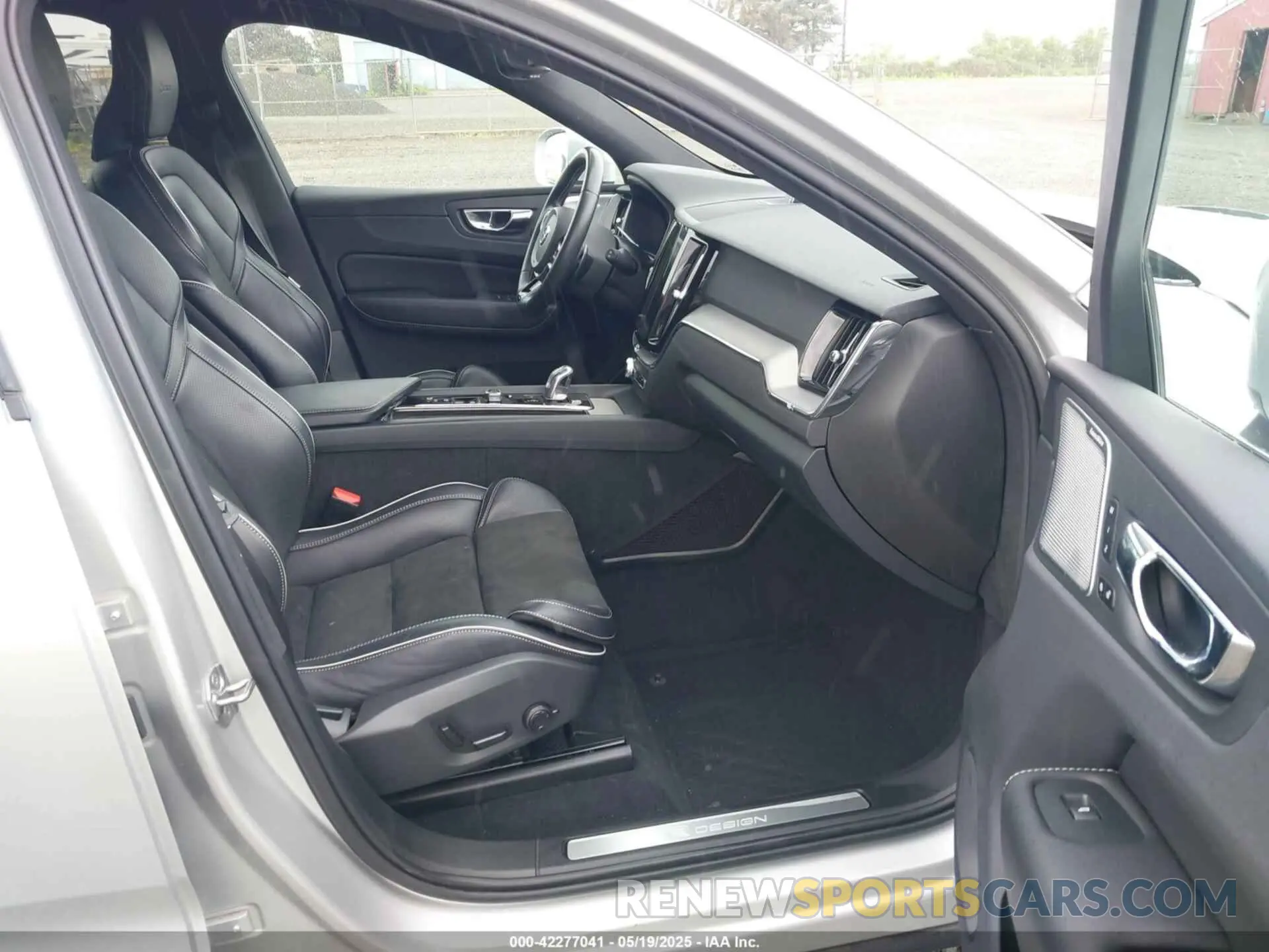 5 Photograph of a damaged car LYVBR0DMXKB238794 VOLVO XC60 HYBRID 2019