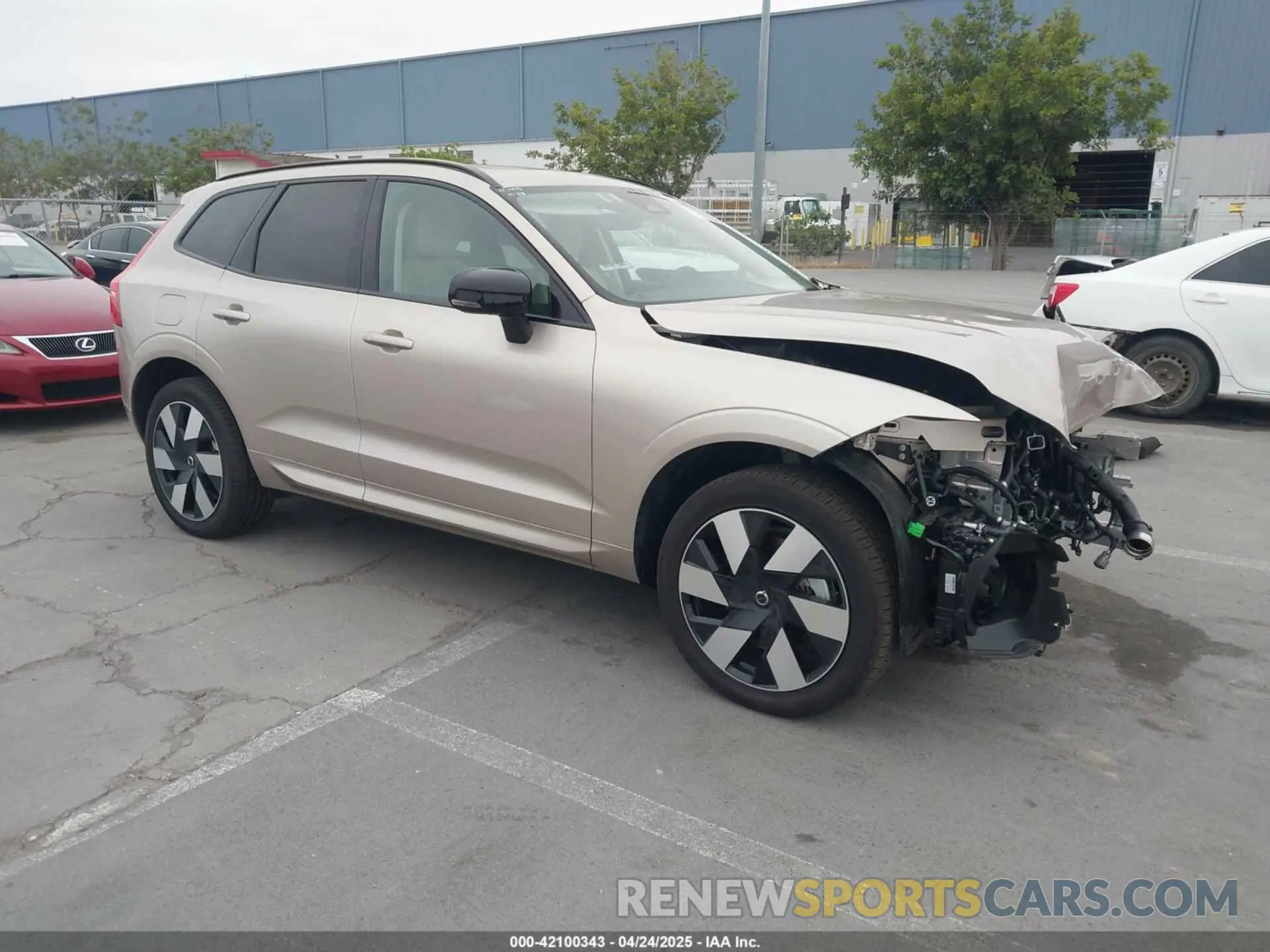 1 Фотография поврежденного автомобиля YV4H60RC7S1068305 VOLVO XC60 PLUG-IN HYBRID 2025