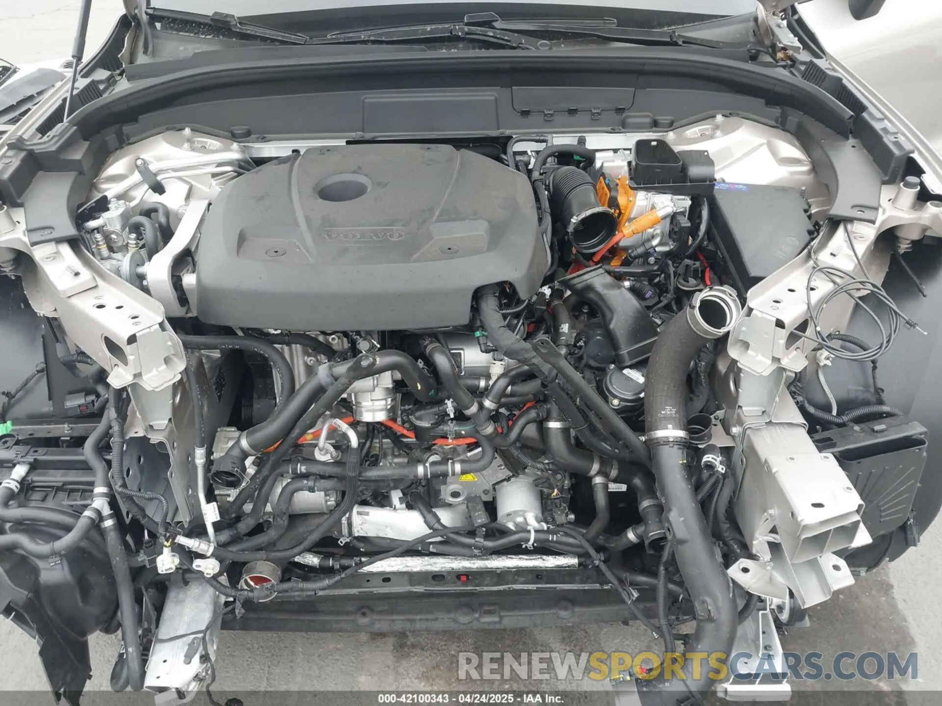 10 Фотография поврежденного автомобиля YV4H60RC7S1068305 VOLVO XC60 PLUG-IN HYBRID 2025