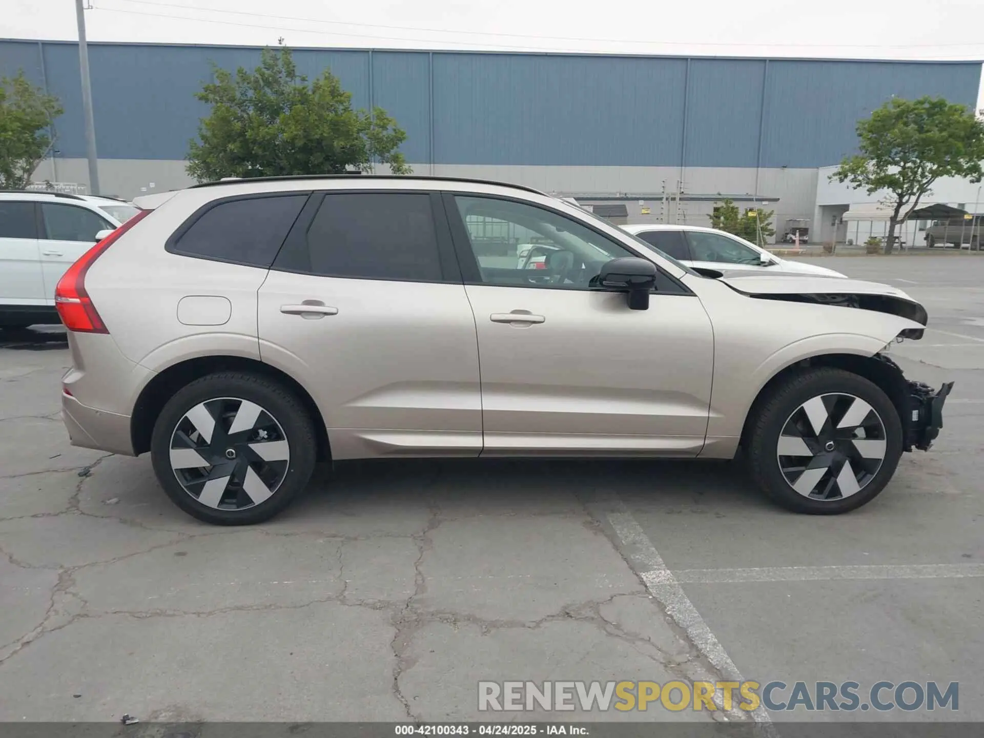 14 Фотография поврежденного автомобиля YV4H60RC7S1068305 VOLVO XC60 PLUG-IN HYBRID 2025