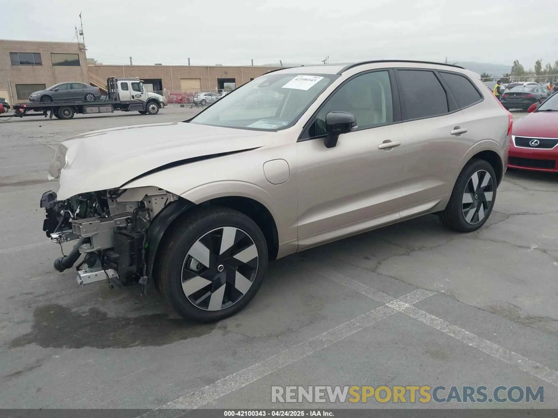 2 Фотография поврежденного автомобиля YV4H60RC7S1068305 VOLVO XC60 PLUG-IN HYBRID 2025