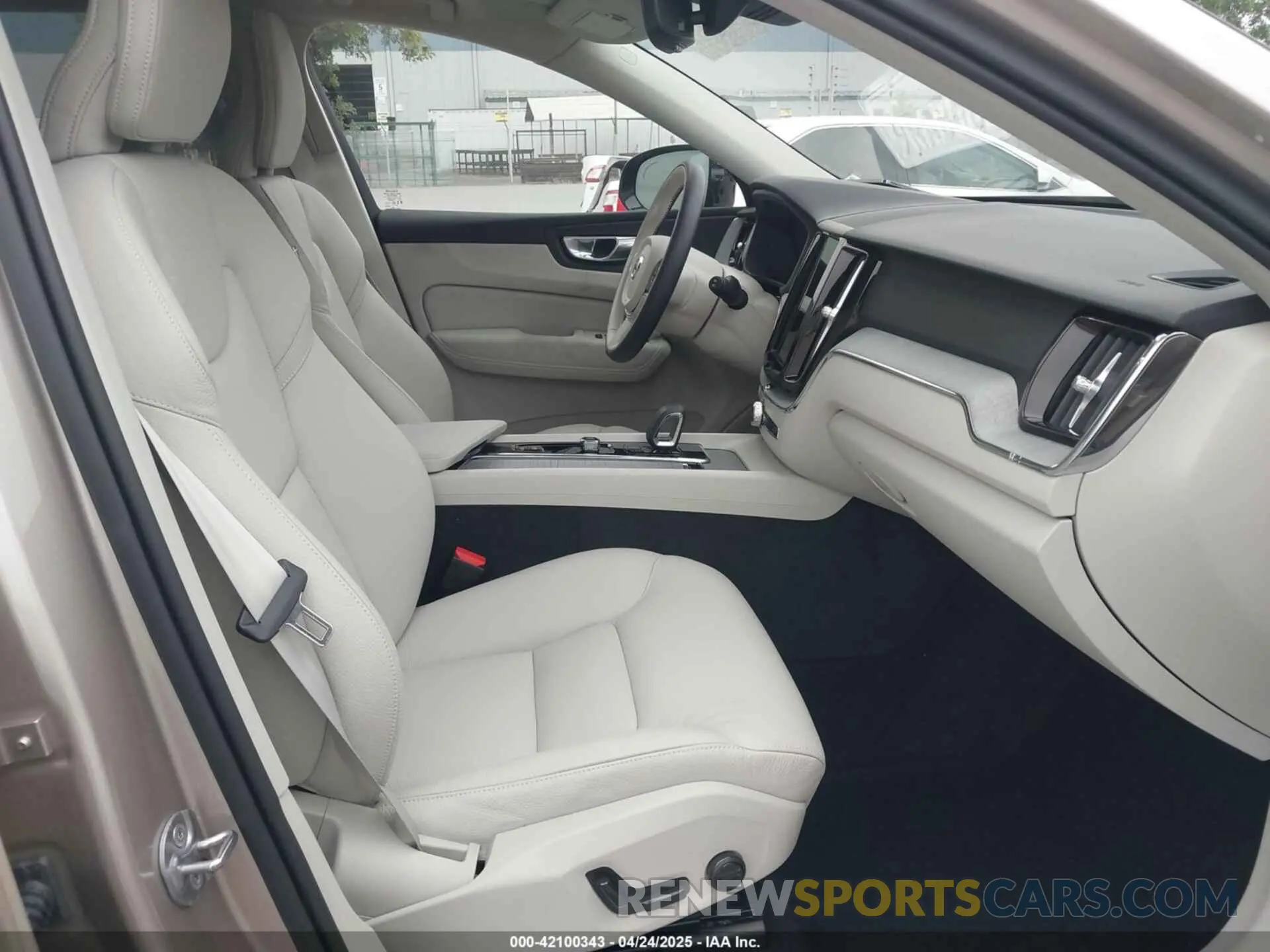 5 Фотография поврежденного автомобиля YV4H60RC7S1068305 VOLVO XC60 PLUG-IN HYBRID 2025