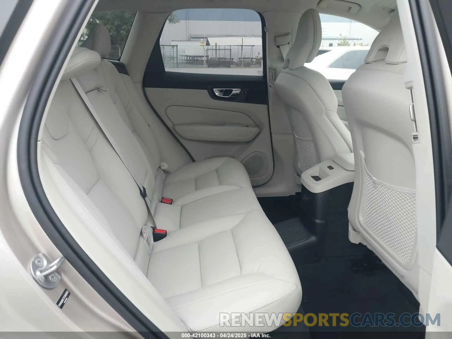 8 Фотография поврежденного автомобиля YV4H60RC7S1068305 VOLVO XC60 PLUG-IN HYBRID 2025