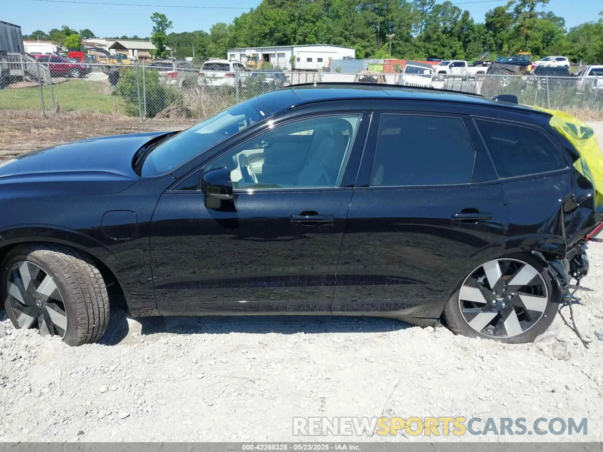 14 Photograph of a damaged car YV4H60RC9S1056625 VOLVO XC60 PLUG-IN HYBRID 2025
