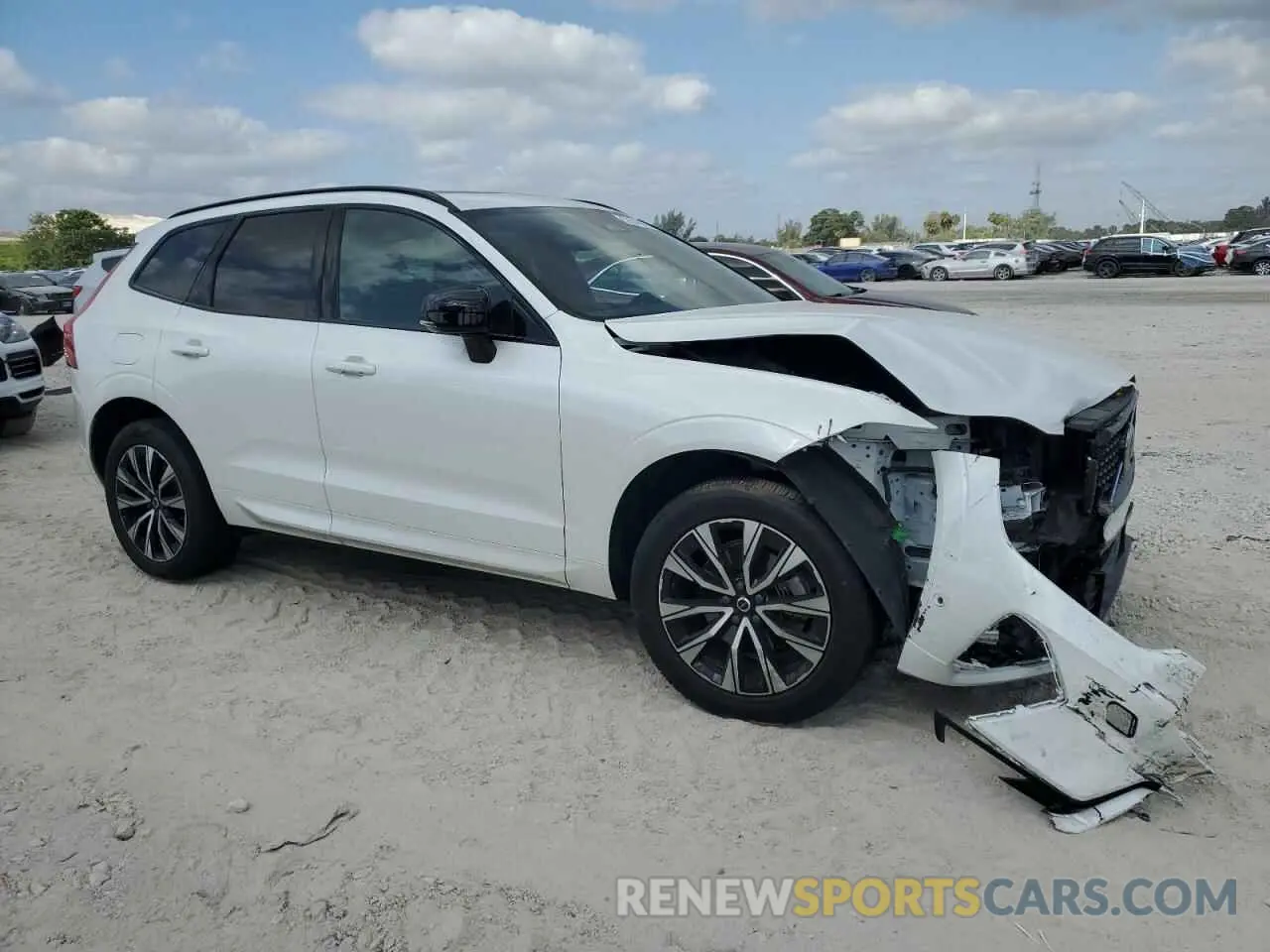 4 Photograph of a damaged car YV4L12RL2R1715563 VOLVO XC60 PLUS 2024