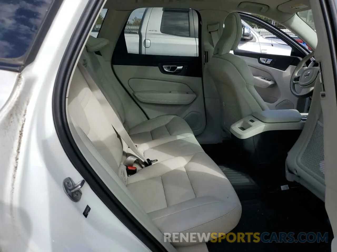 11 Photograph of a damaged car YV4L12RL2R1823858 VOLVO XC60 PLUS 2024