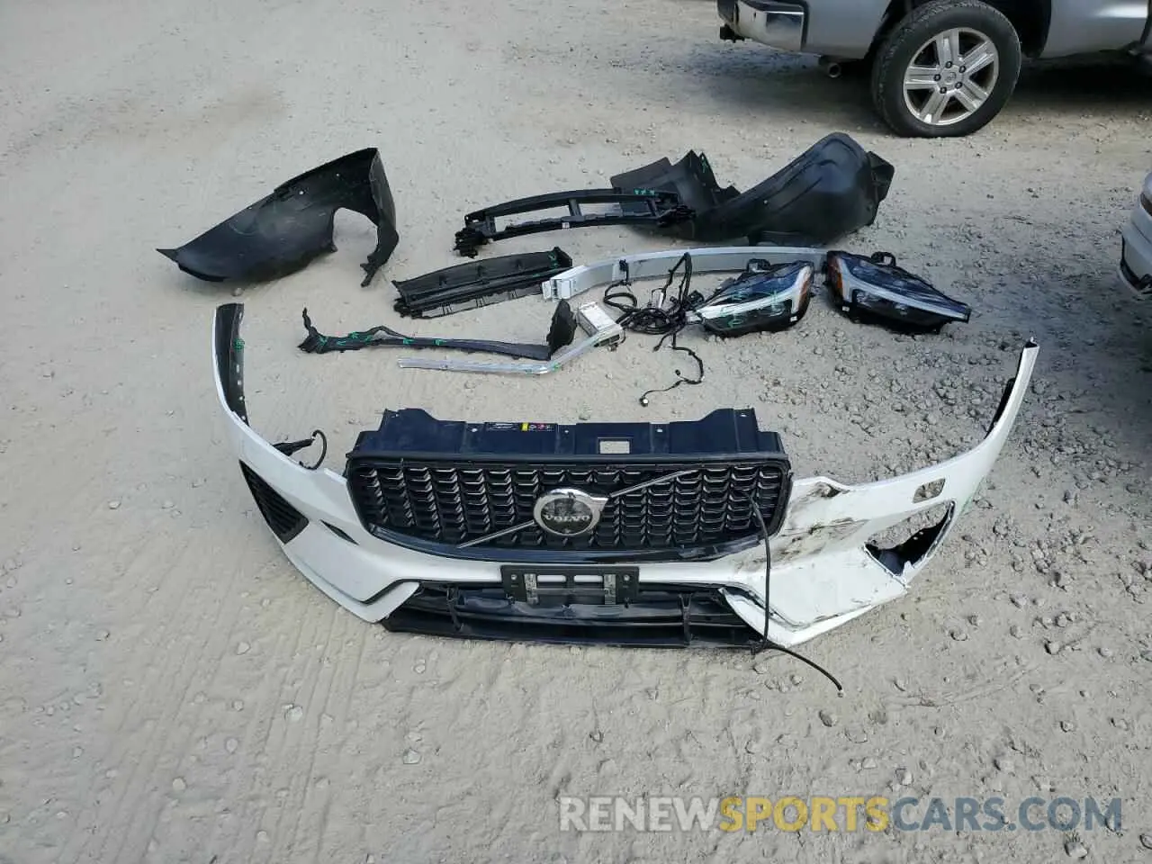 13 Photograph of a damaged car YV4L12RL2R1823858 VOLVO XC60 PLUS 2024
