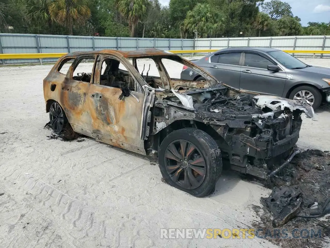 4 Photograph of a damaged car YV4M12RC7S1104616 VOLVO XC60 PLUS 2025