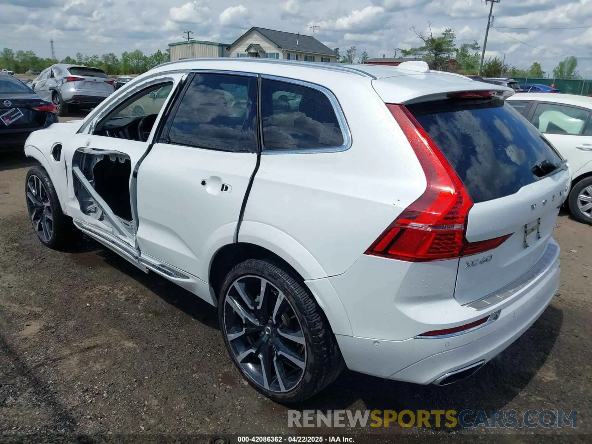 3 Фотография поврежденного автомобиля YV4BR0DL5M1782490 VOLVO XC60 RECHARGE PLUG-IN HYBRID 2021