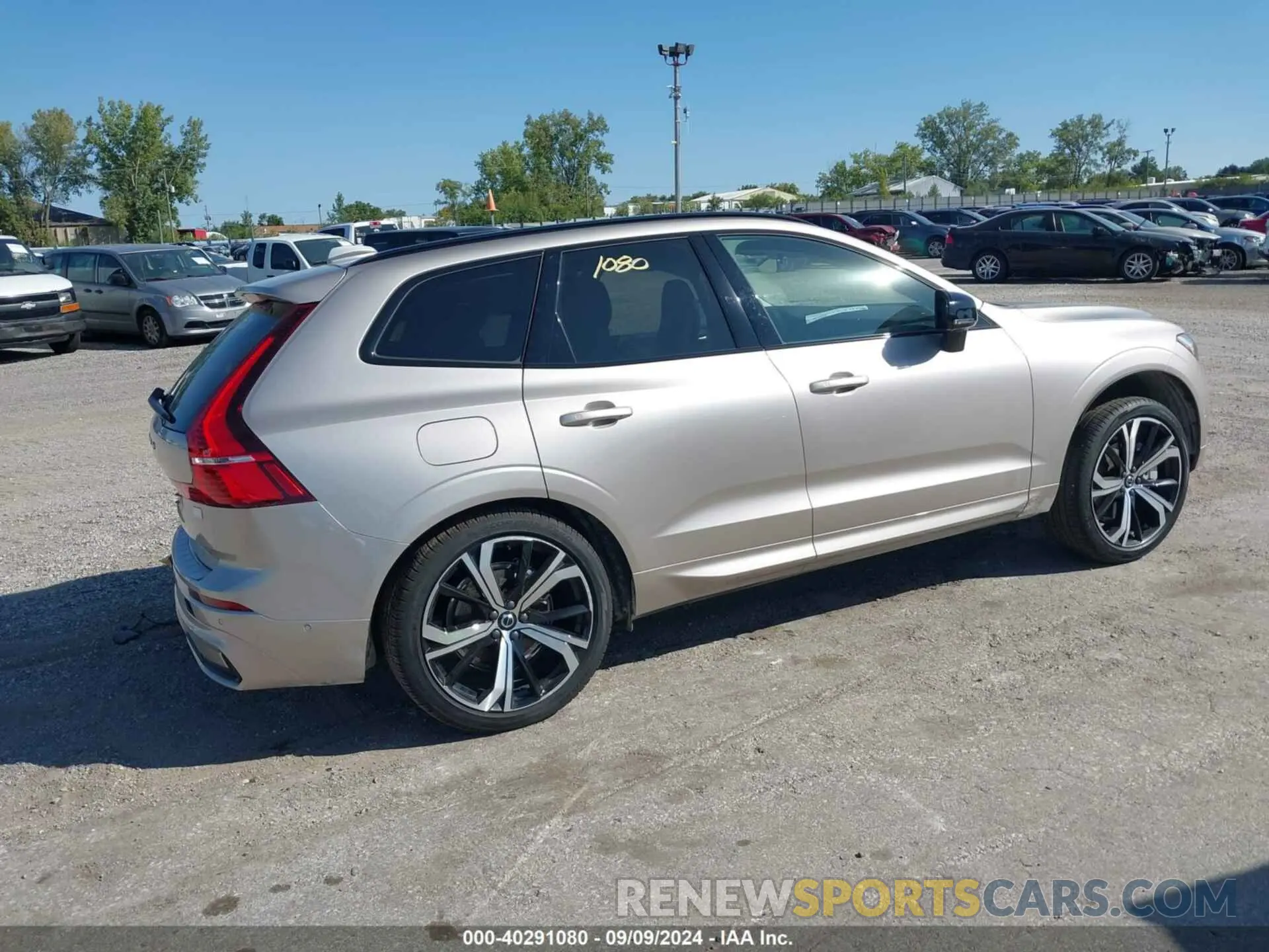 4 Фотография поврежденного автомобиля YV4H60DX2P1356847 VOLVO XC60 RECHARGE PLUG-IN HYBRID 2023