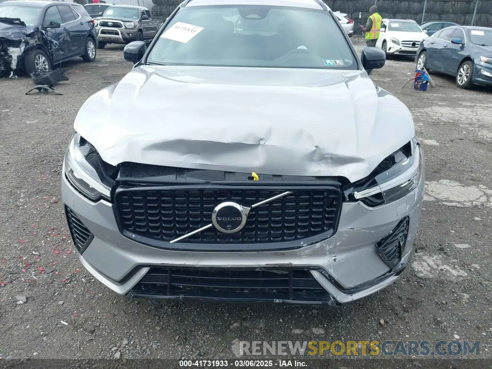 12 Фотография поврежденного автомобиля YV4H60DL1R1763252 VOLVO XC60 RECHARGE PLUG-IN HYBRID 2024