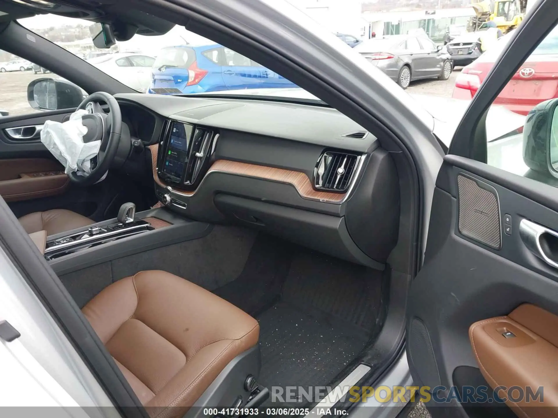 5 Фотография поврежденного автомобиля YV4H60DL1R1763252 VOLVO XC60 RECHARGE PLUG-IN HYBRID 2024