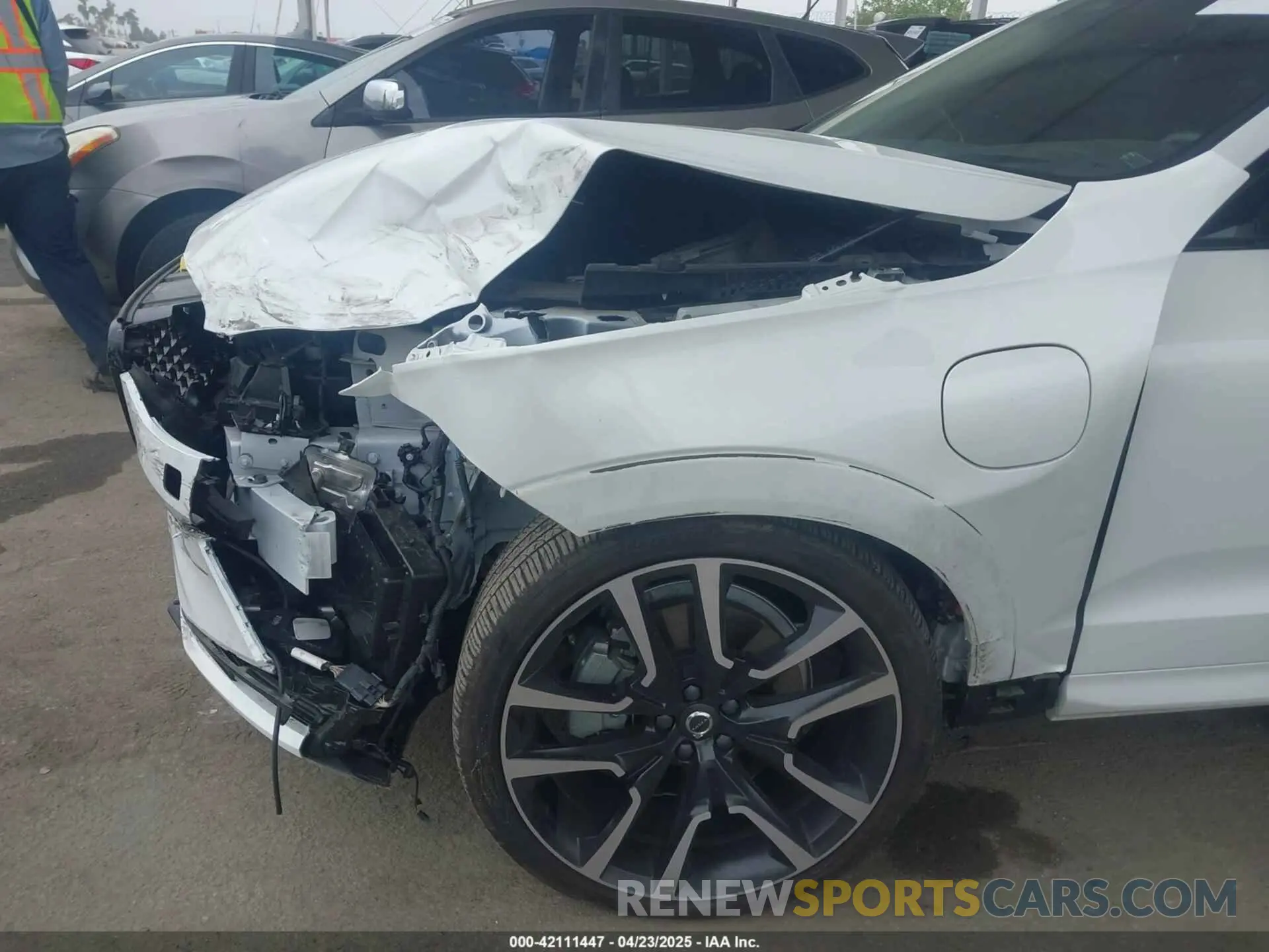 17 Photograph of a damaged car YV4H60DM9R1805451 VOLVO XC60 RECHARGE PLUG-IN HYBRID 2024